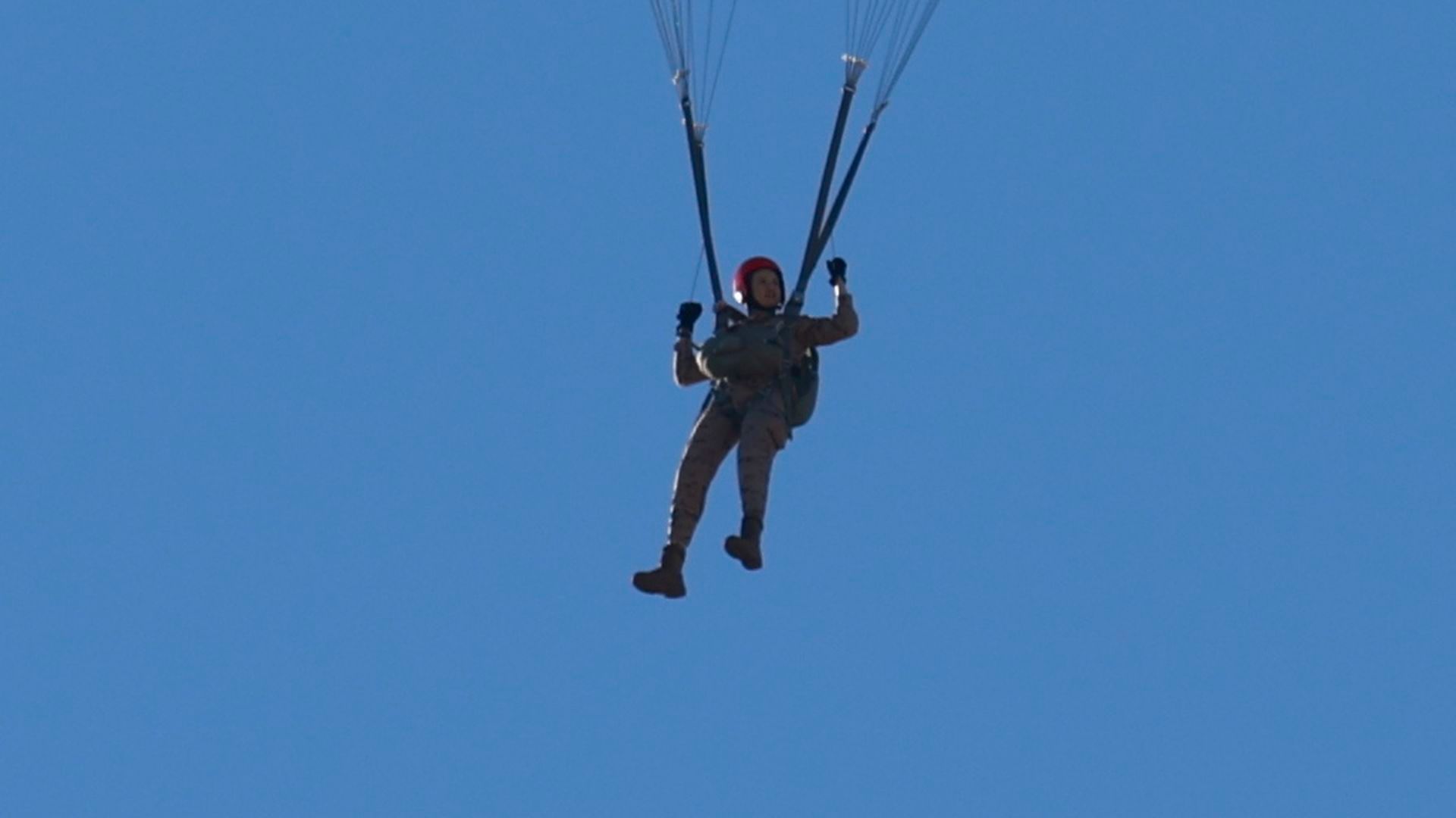 Leonor, en su salto en paracaídas