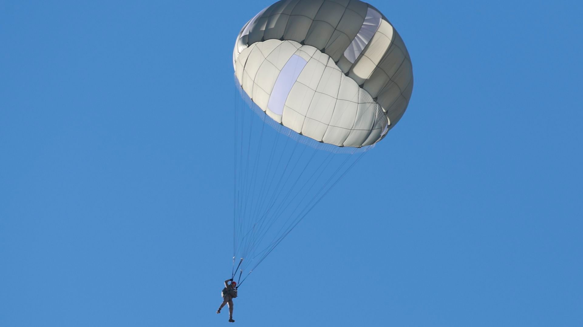 Leonor, en su salto en paracaídas
