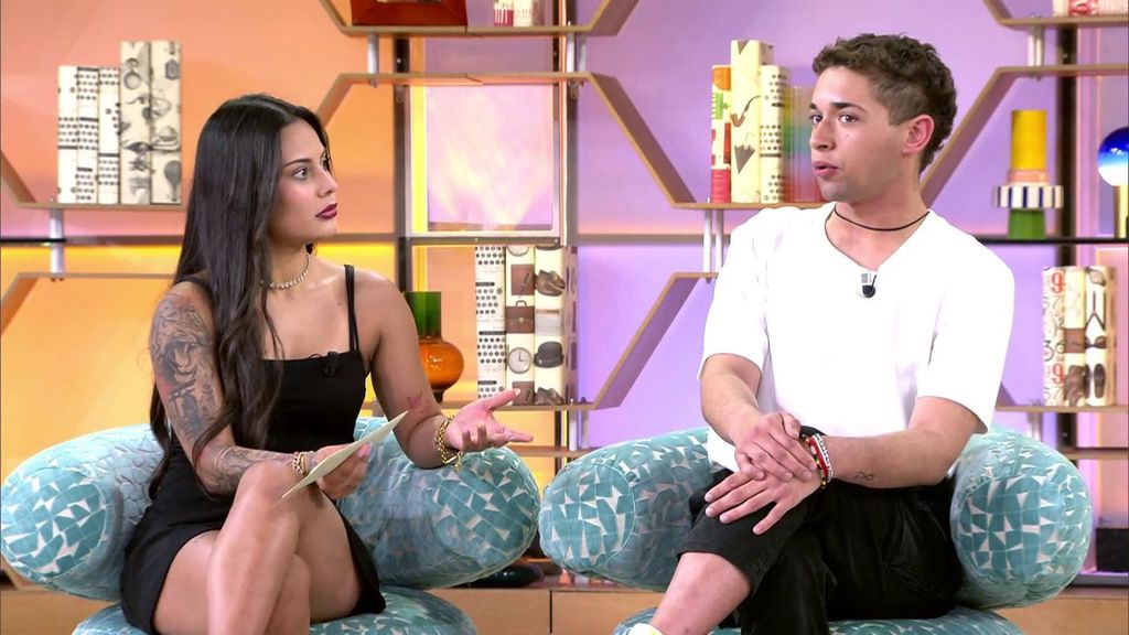 Le reconoce a su amigo que se besó con su exnovio en un baño: "¿Por qué vas y dices que no hiciste nada más con él?"