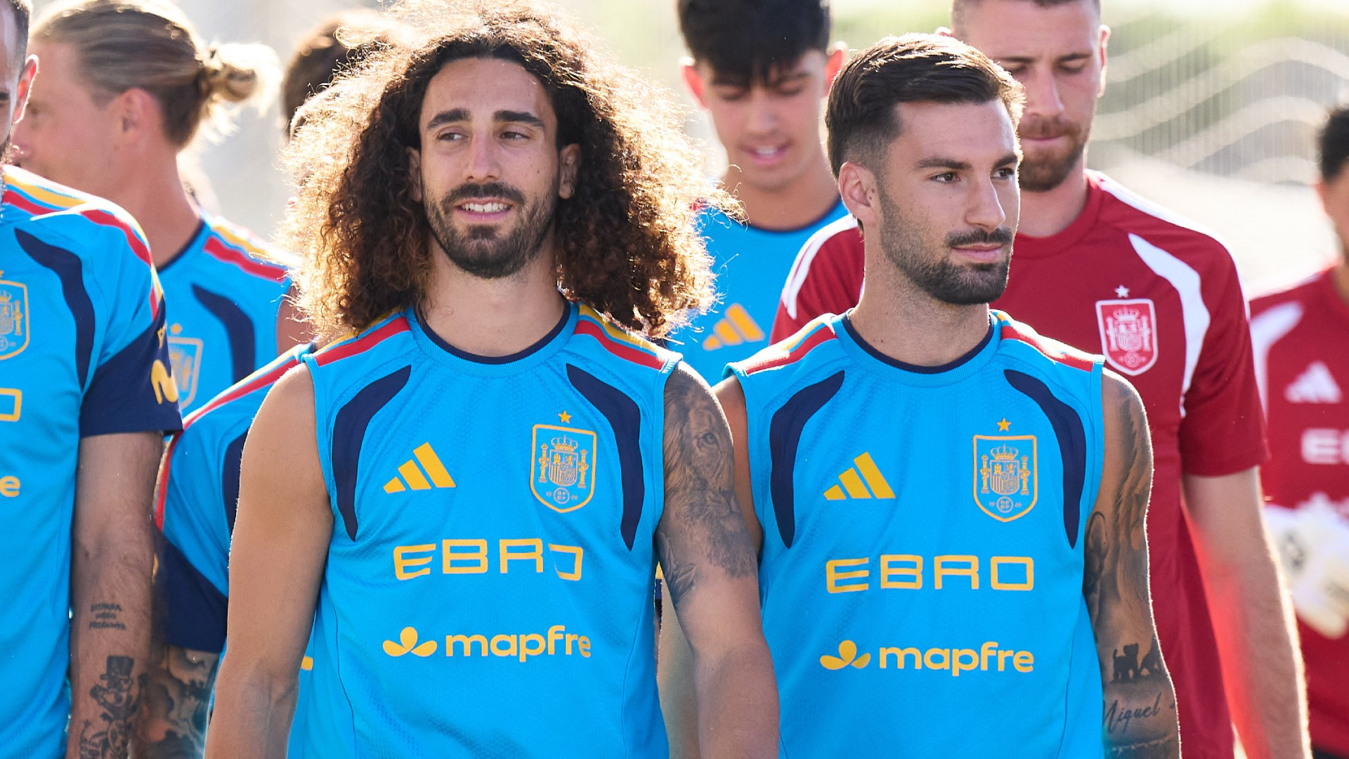 Álex Baena, con Marc Cucurella en un entrenamiento de España Álex Baena, con Marc Cucurella en un entrenamiento de España