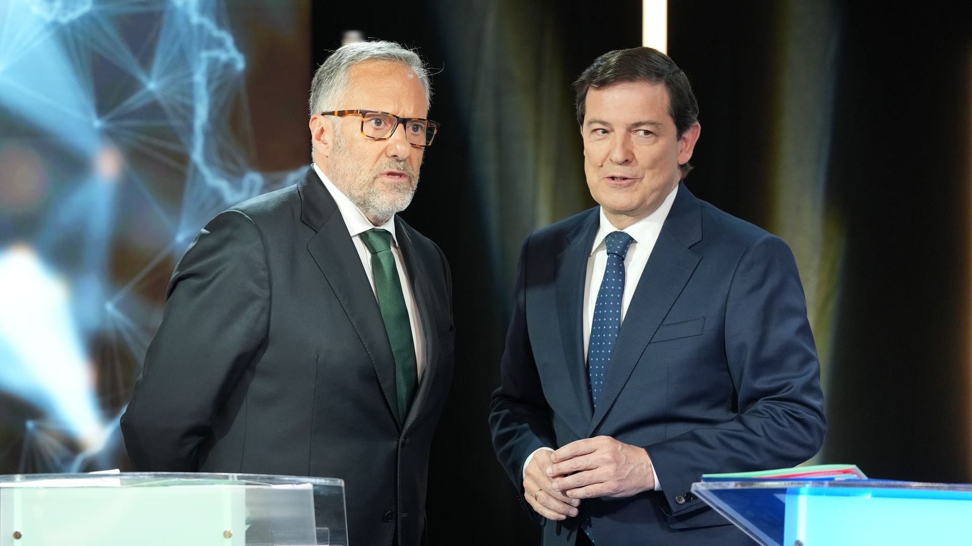 el-actual-portavoz-de-vox-en-las-cortes-carlos-pollan-i-y-el-presidente-de-la-junta-de-castilla-y-le_da39-2