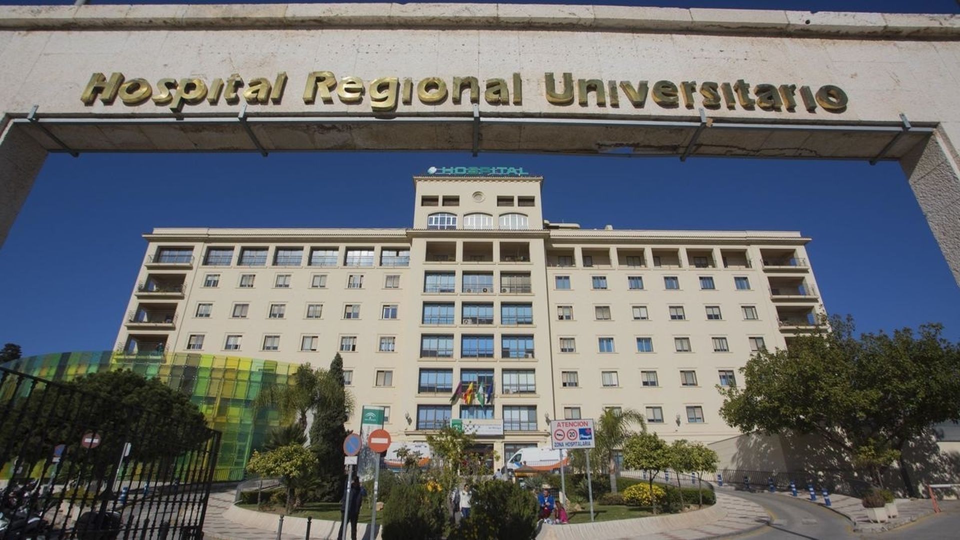 Hospital Clínico de Málaga, donde ha sido ingresada la víctima Hospital Clínico de Málaga, donde ha sido ingresada la víctima