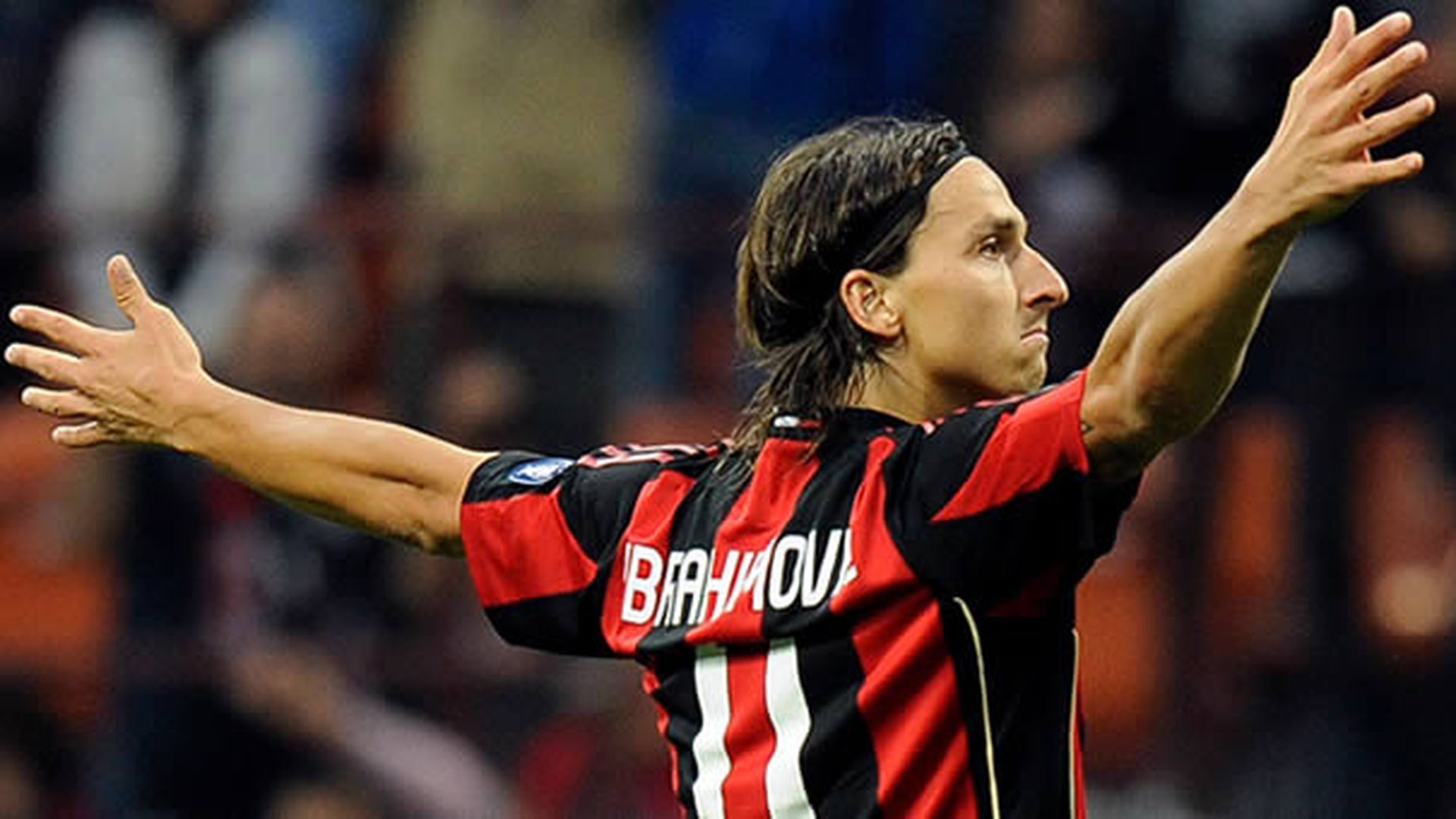 Zlatan celebrando un gol con el AC Milan
