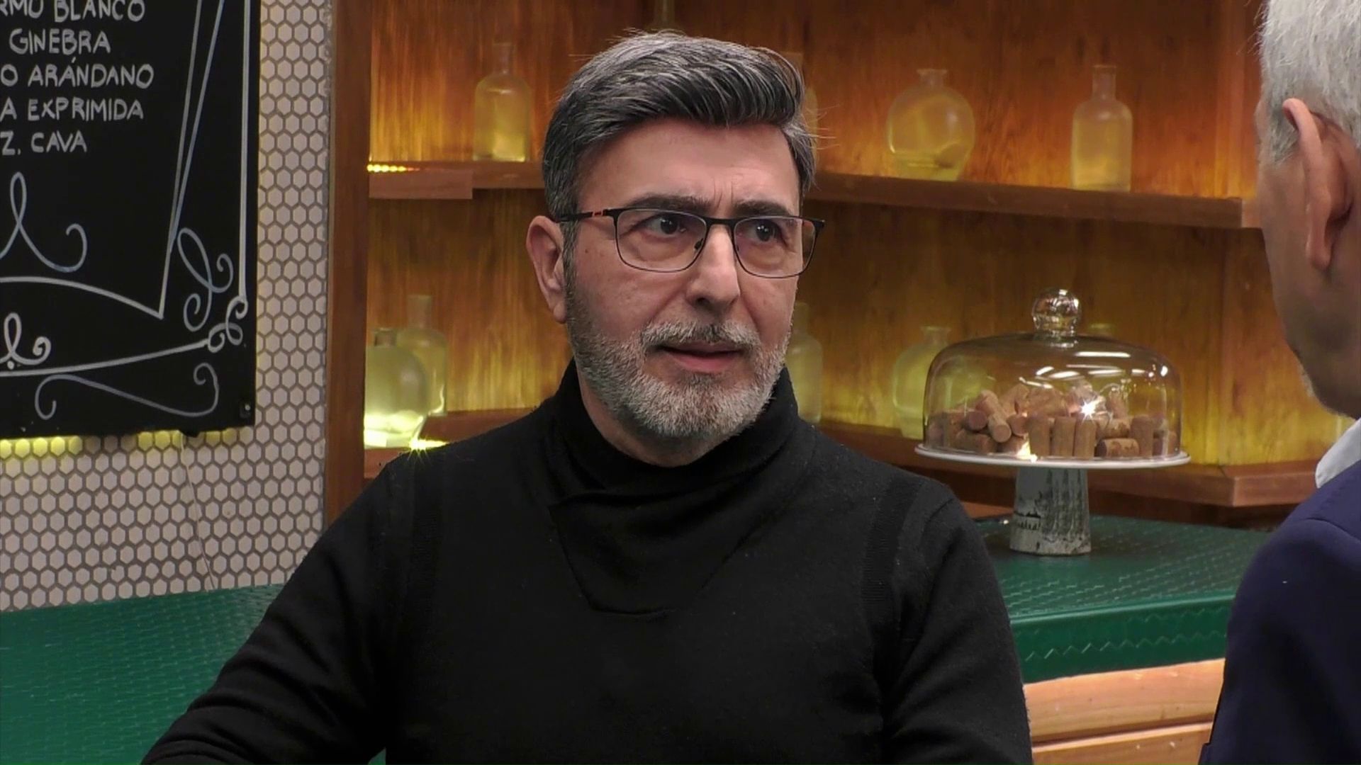 José se sincera con Carlos Sobera sobre el impacto de su prótesis capilar en su vida sentimental