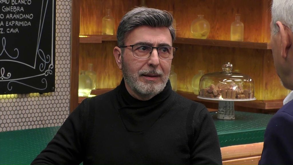 José se sincera con Carlos Sobera sobre el impacto de su prótesis capilar en su vida sentimental: "Me han llamado hasta las ex"