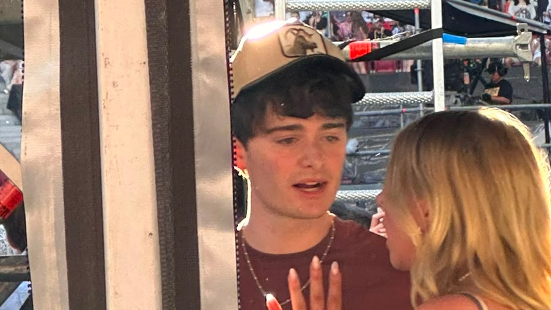 La fiesta de Noah Schnnap, actor de 'Stranger Things', en el concierto de Bad Bunny en Madrid: grita "te amo" y enloquece en La Casita