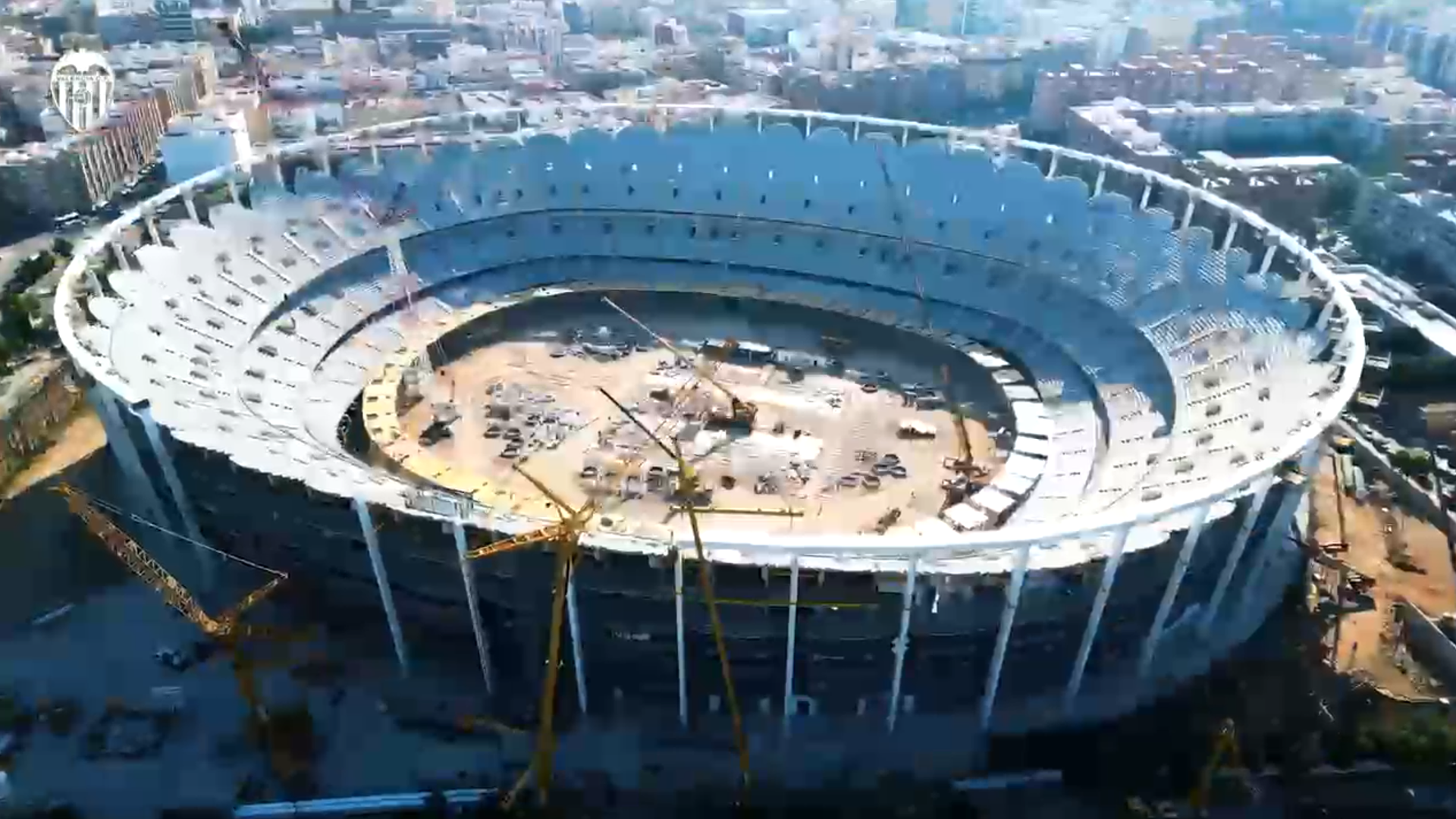 La instalación de los 50 pilares del Nou Mestalla