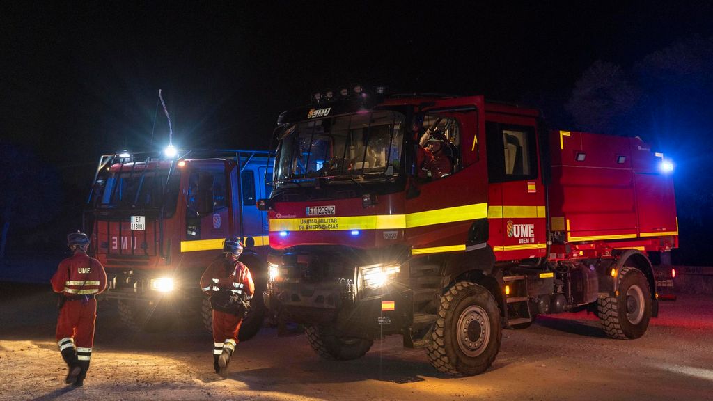 La UME refuerza la lucha contra el incendio de Los Garres, en Murcia, con 170 efectivos y 50 vehículos