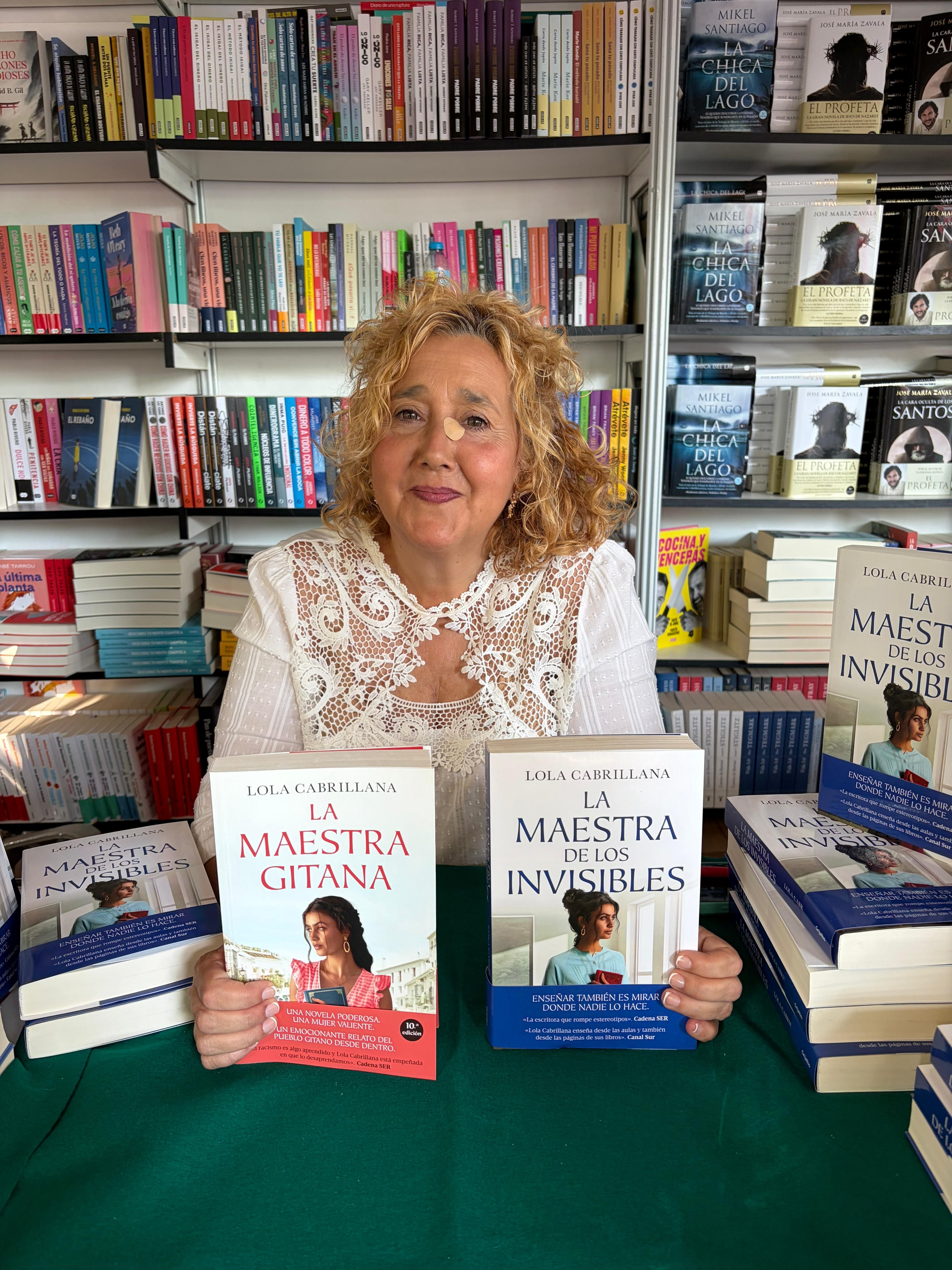 Lola, en la Feria del Libro de Madrid, el 29 de mayo