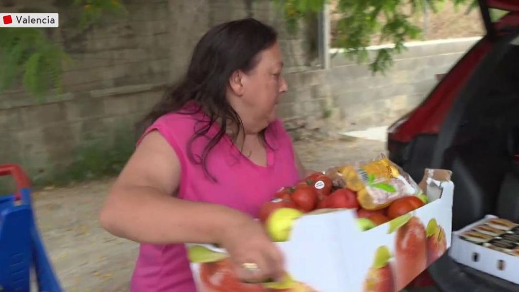 María del Rosario, rostro de la pobreza en España: vive con 800 euros al mes y el Banco de Alimentos la salva