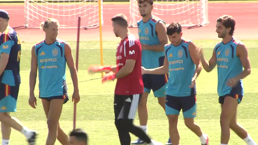 En vídeo, el divertido pique entre Pedri y Unai Simón con Marcos Llorente como intermediario