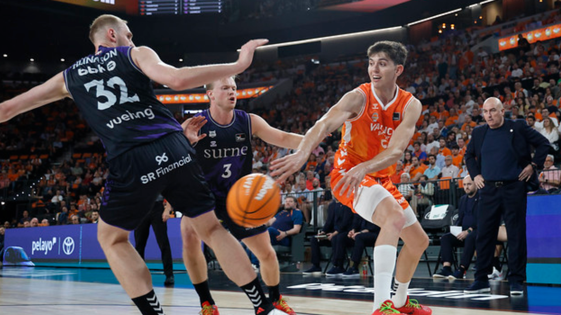 Valencia Basket sufre para ganar a Surne Bilbao en cuartos de final