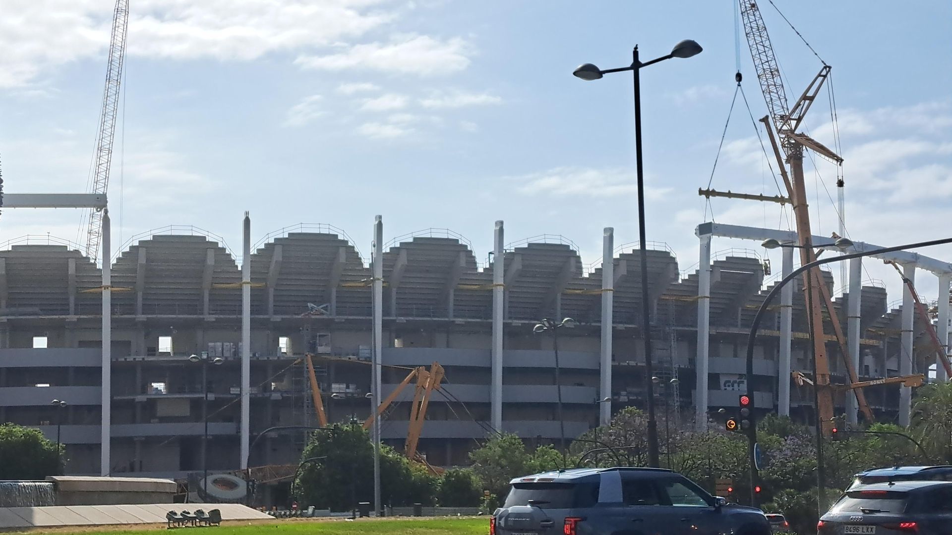 Ya están colocados los 50 pilares que sostendrán la cubierta del Nou Mestalla
