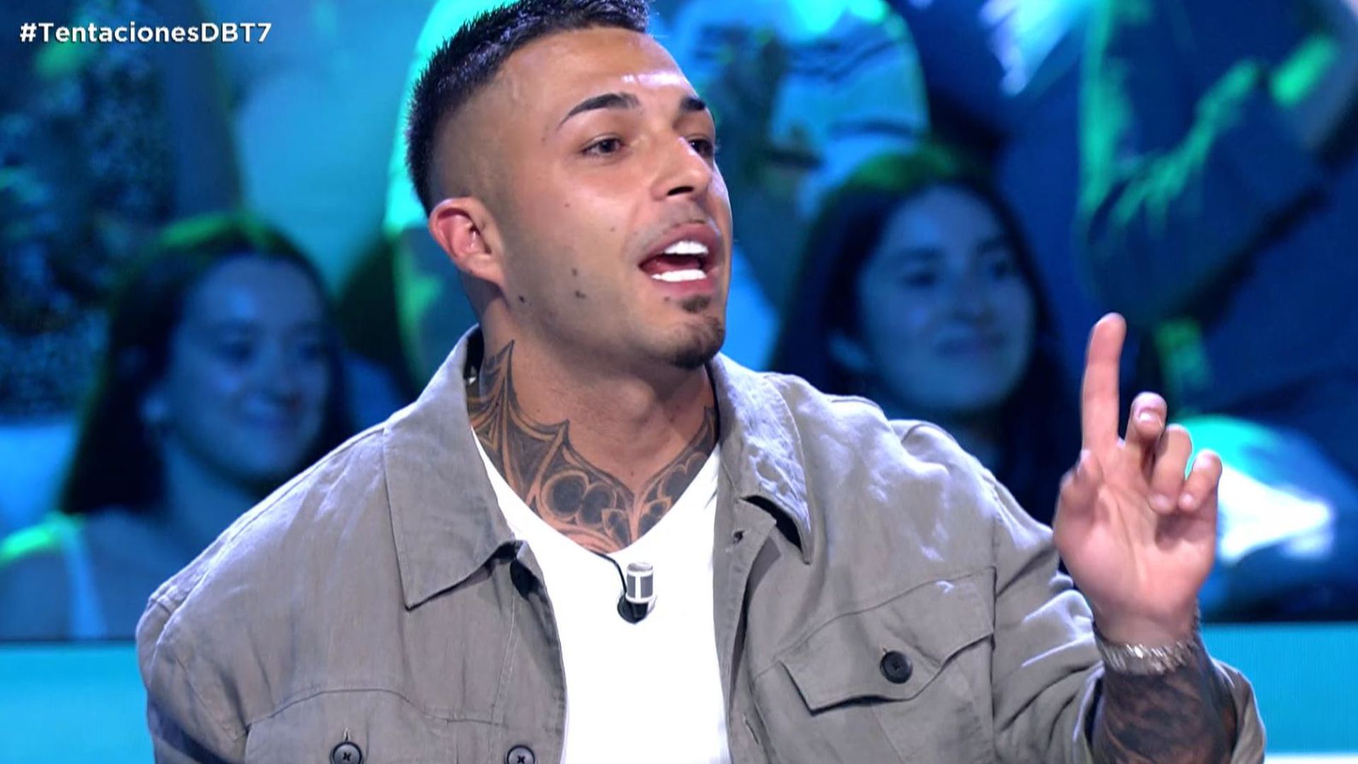 Álex Girona se enfrenta a los colaboradores de ‘El Debate de las Tentaciones’ ante sus críticas por su actitud con David