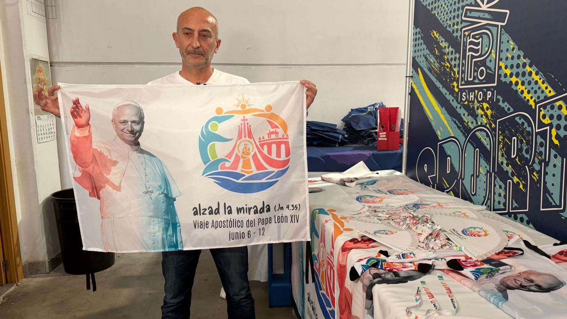 Banderolas hechas en Sevilla para la visita del Papa Banderolas hechas en Sevilla para la visita del Papa