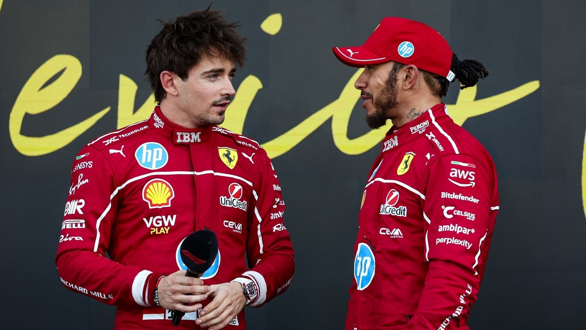 Charles Leclerc y Lewis Hamilton después del Gran Premio de México de la temporada pasada