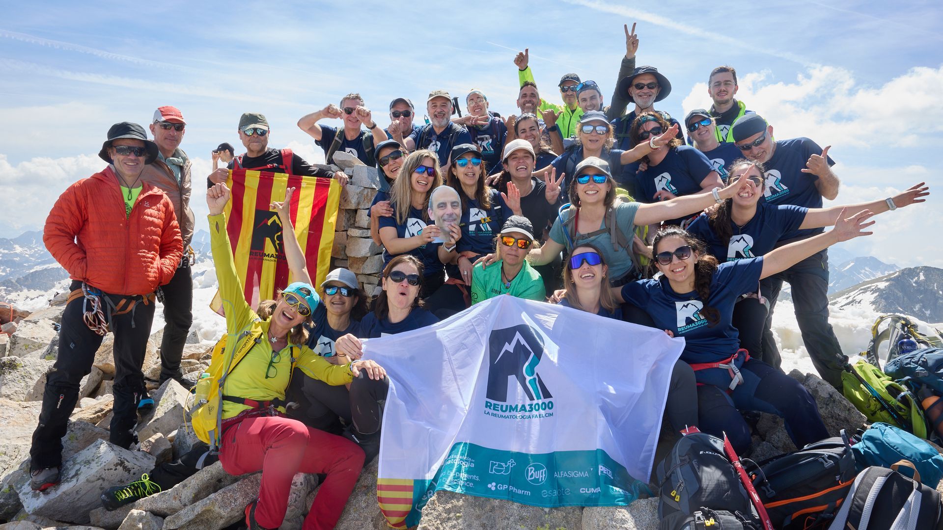 El grupo en la cumbre, tras ascender 3.014 metros