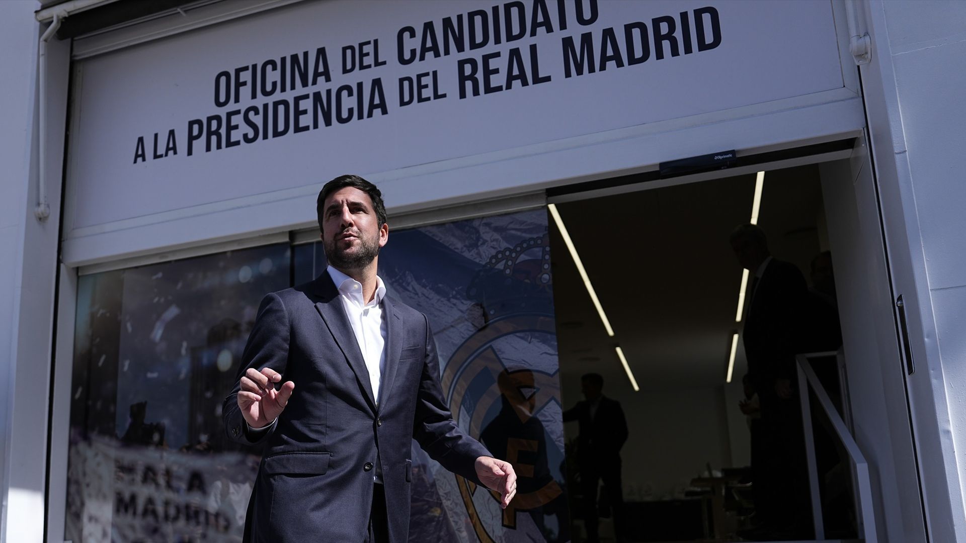 Enrique Riquelme en su sede