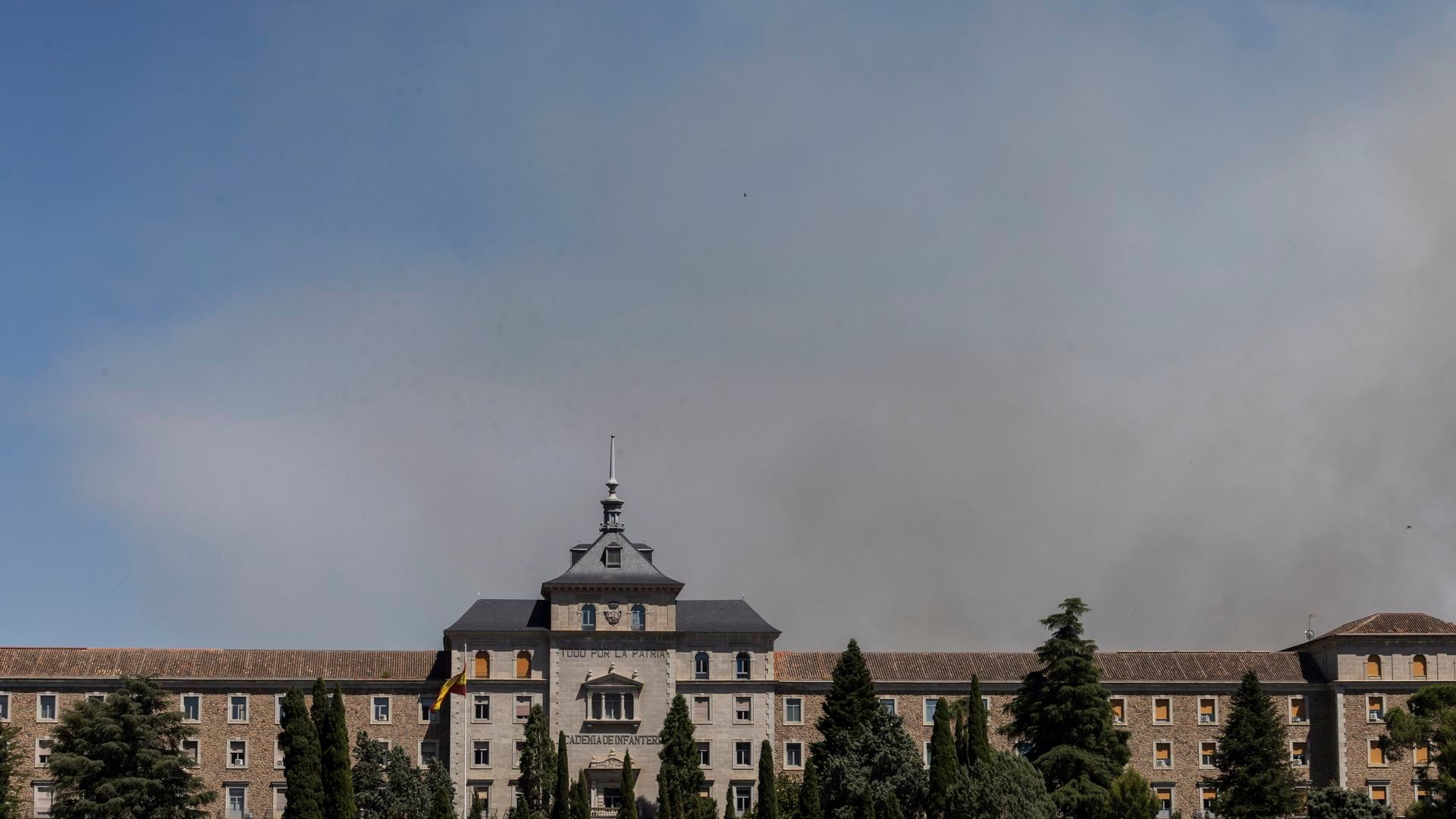 Extinguen el incendio de la Academia de Infantería de Toledo
