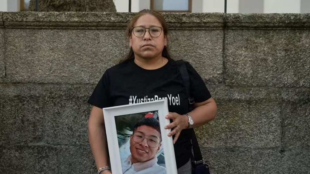 Así se concentran los familiares de Yoel Quispe en el juicio por su apuñalamiento mortal