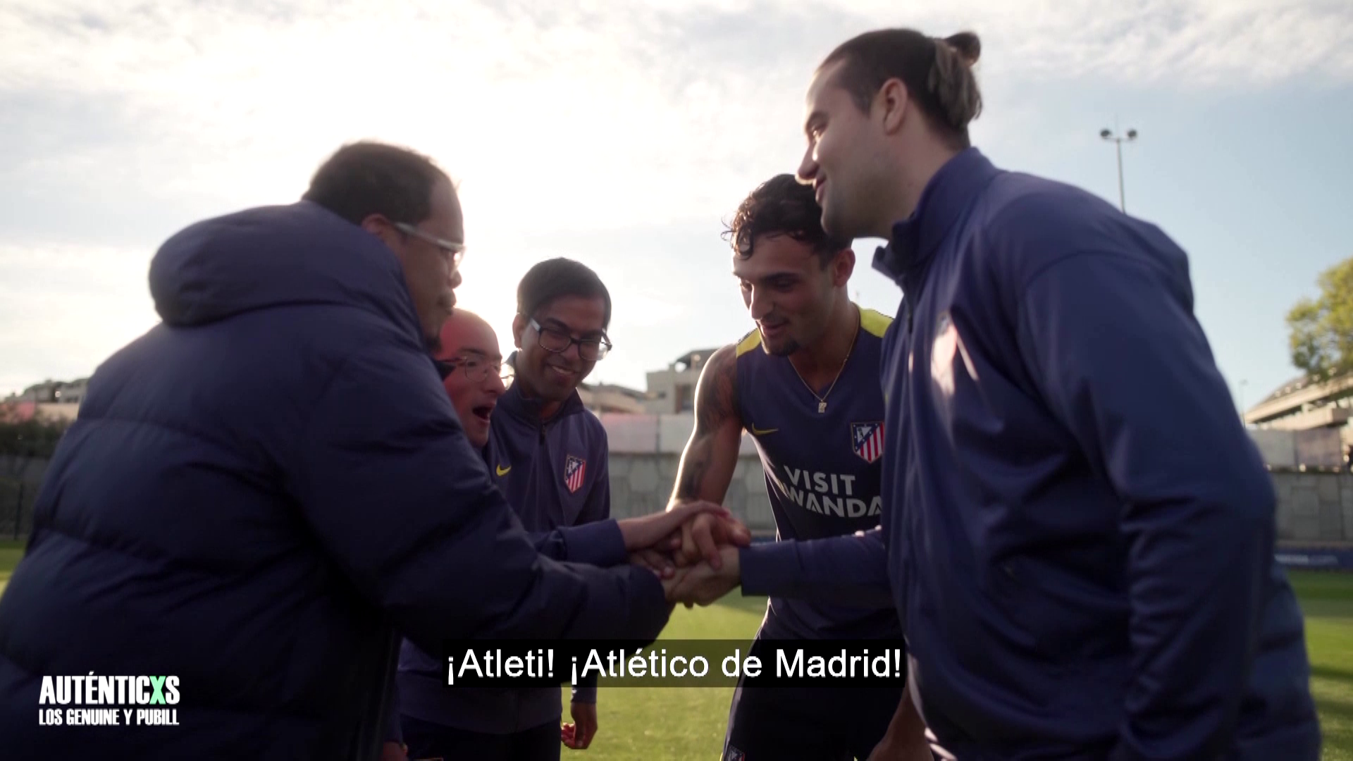 Marc Pubill con los jugadores de LALIGA GENUINE Moeve