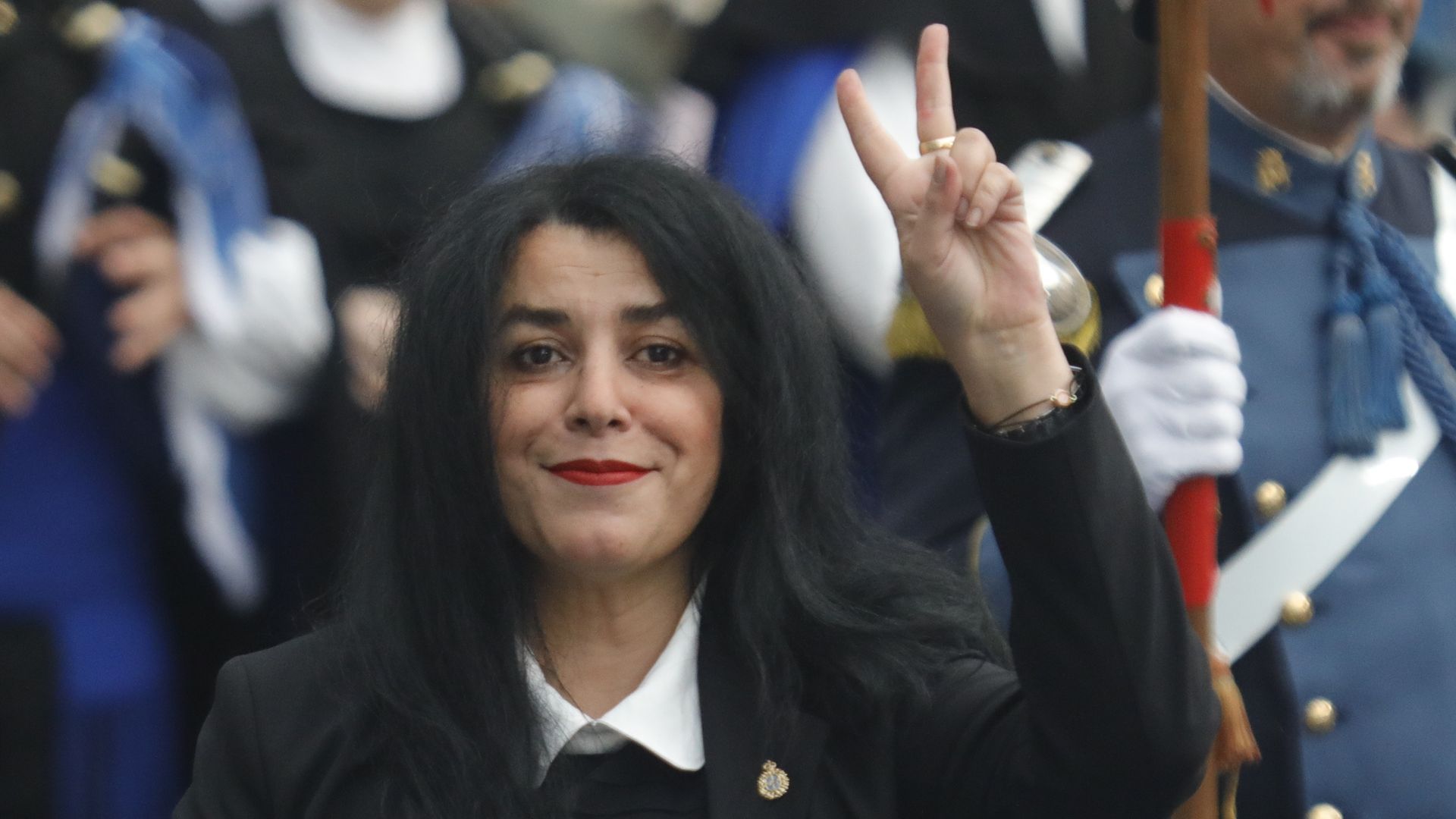Marjane Satrapi al recibir el premio Princesa de Asturias de Comunicación y Humanidades 2024