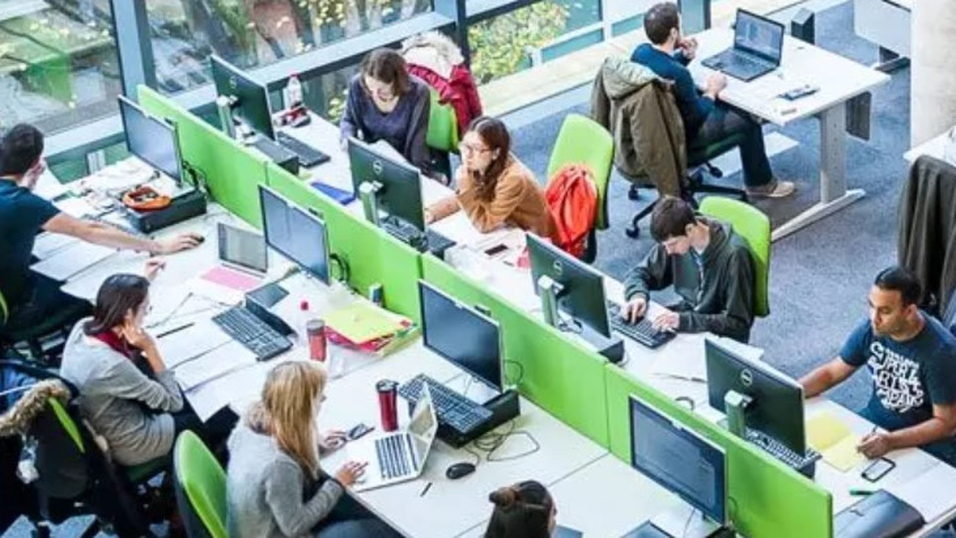 Un exestudiante saudí ataca con una ballesta a un vigilante de seguridad en la Universidad de Surrey
