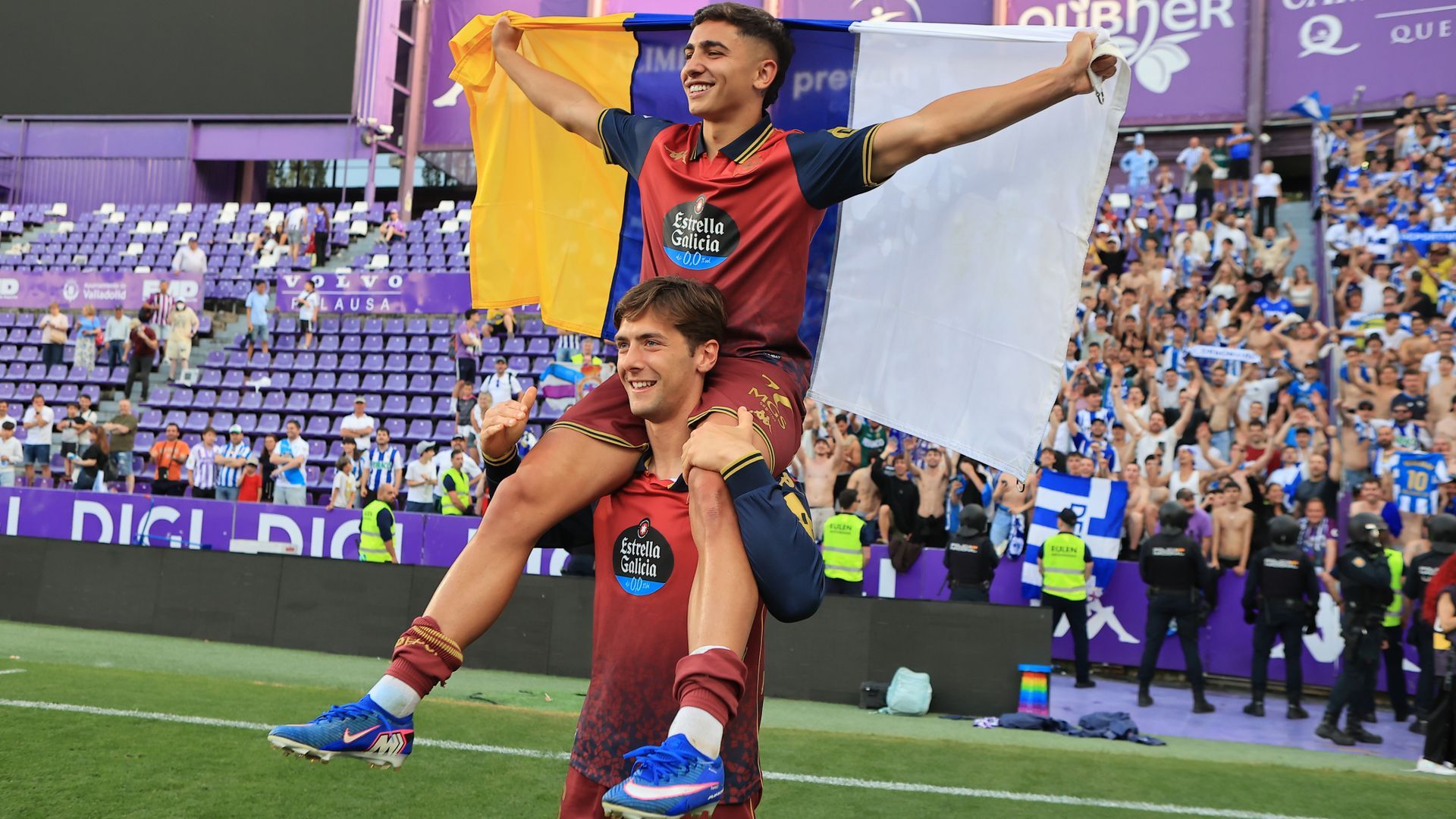 Yeremay celebra el ascenso con el Dépor.