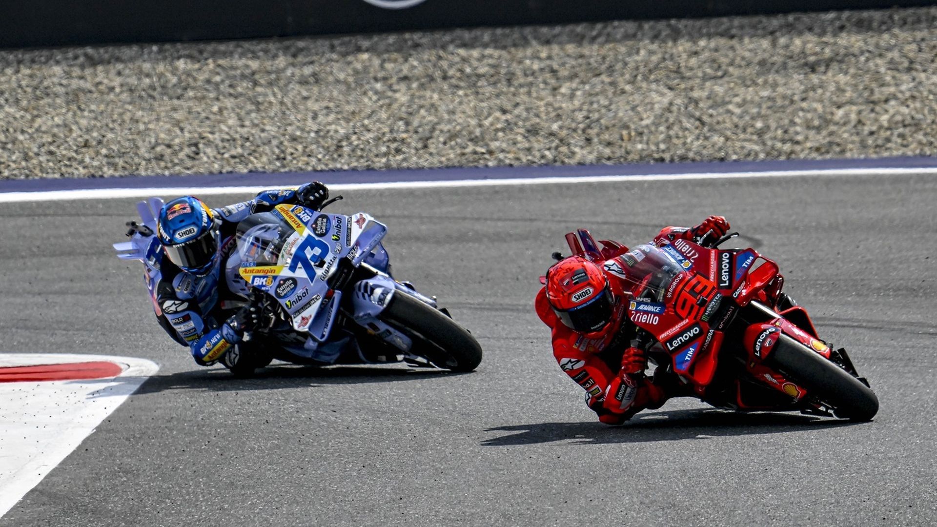 Álex Márquez y Marc Márquez durante una carrera