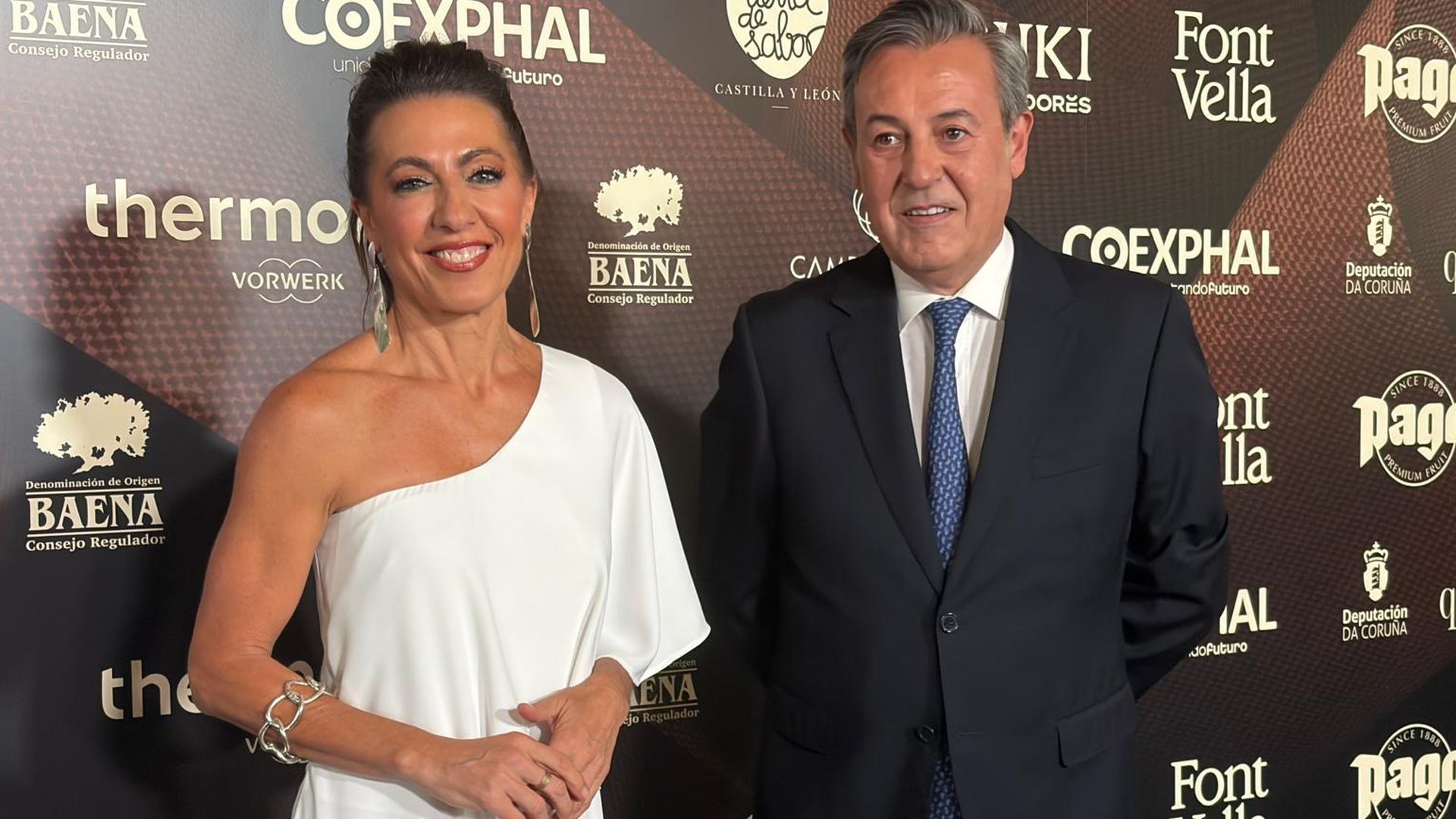 Ángeles Blanco y Pepe Ribagorda, presentadores de la gala