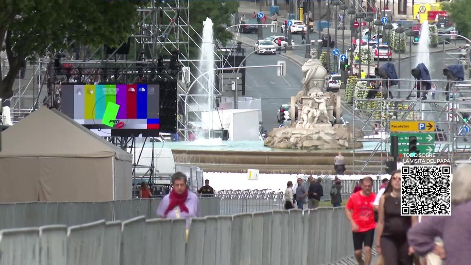 Espectación y curiosidad en los alrededores de la Plaza de Cibeles de Madrid por ver al Papa León XIV: "Contando las horas que faltan”
