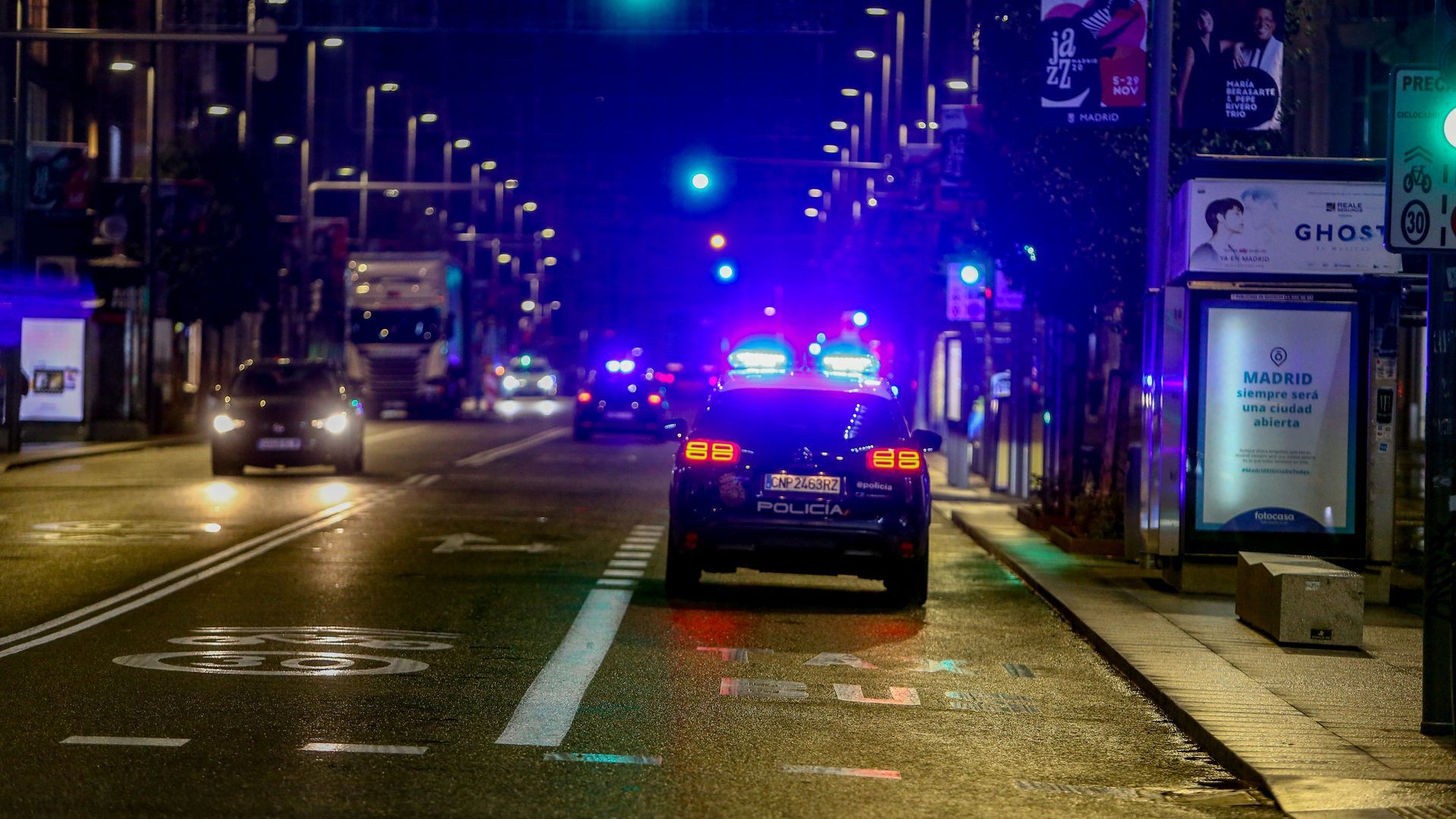 EuropaPress_3397150_coche_policia_nacional_circula_primera_noche_toque_queda_madrid_espana_26