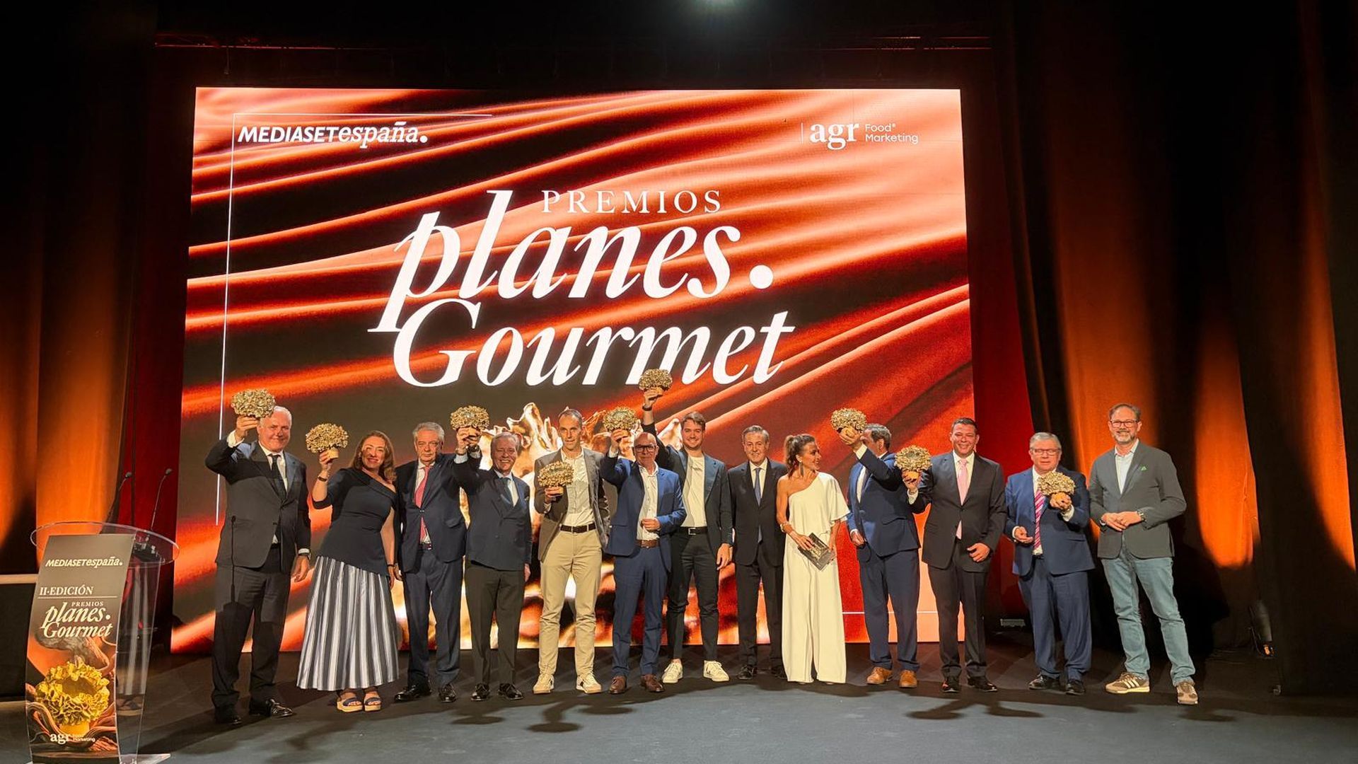 Foto de familia de todos los premiados
