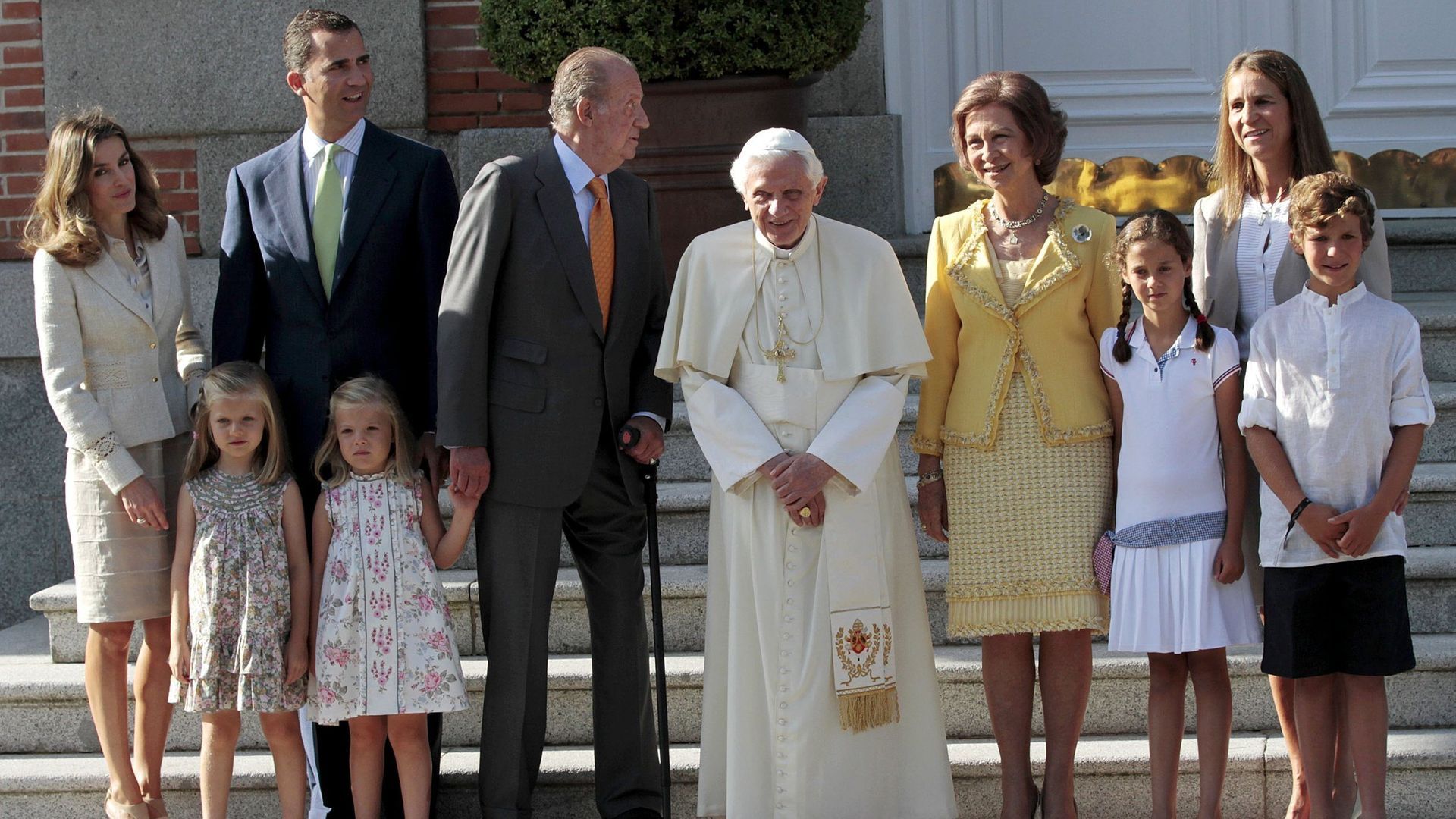 La Familia Real durante la visita de Benedicto XVI a la Zarzuela en 2011