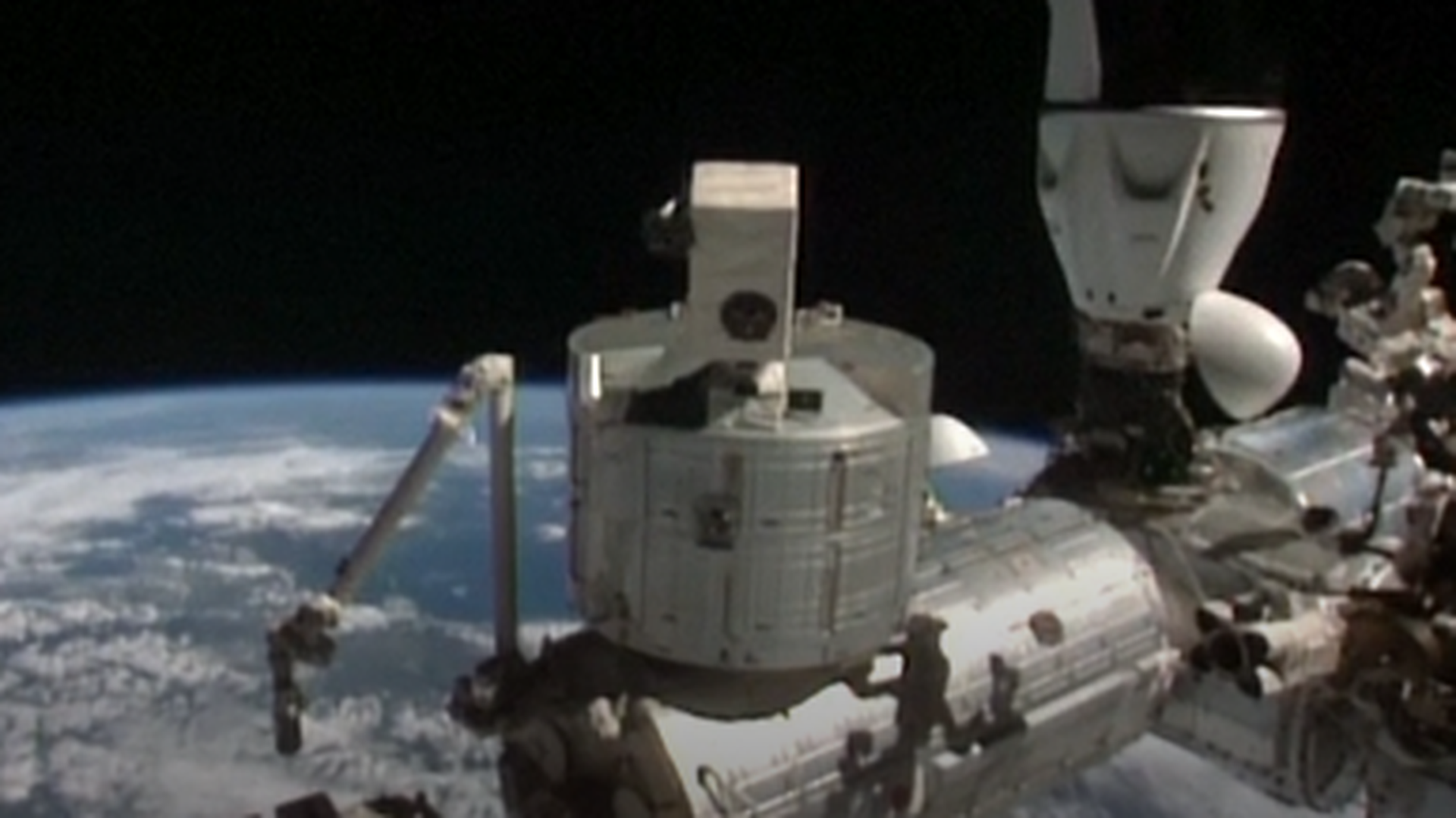 La NASA aisla a sus astronautas de la Estación Espacial Internacional mientras la agencia rusa reparaba unas fugas