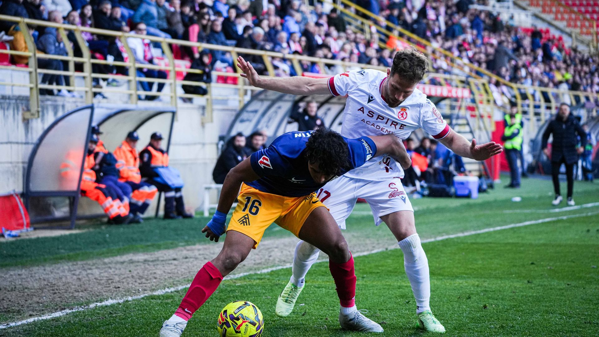 Lance de juego entre la Cultural Leonesa y el Andorra