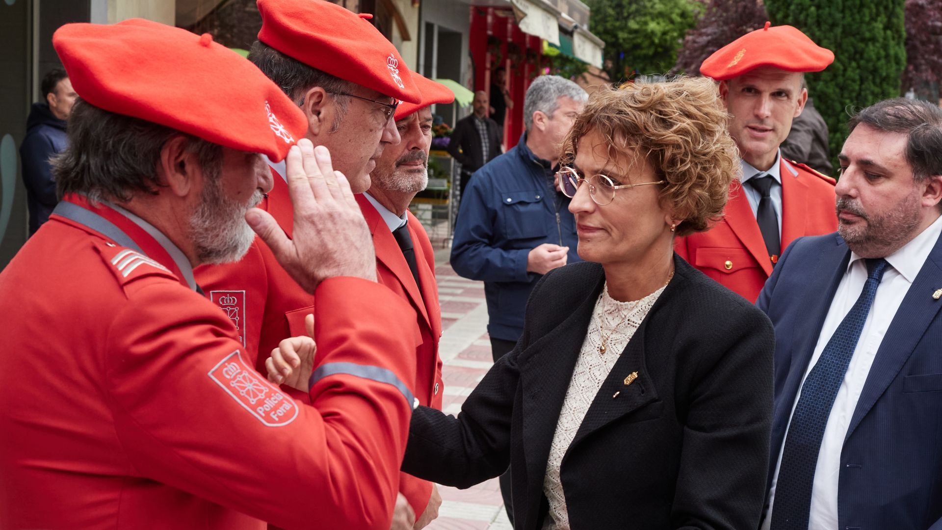 Las principales autoridades de Navarra acompañan en el tanatorio a las familias de los policías forales fallecidos