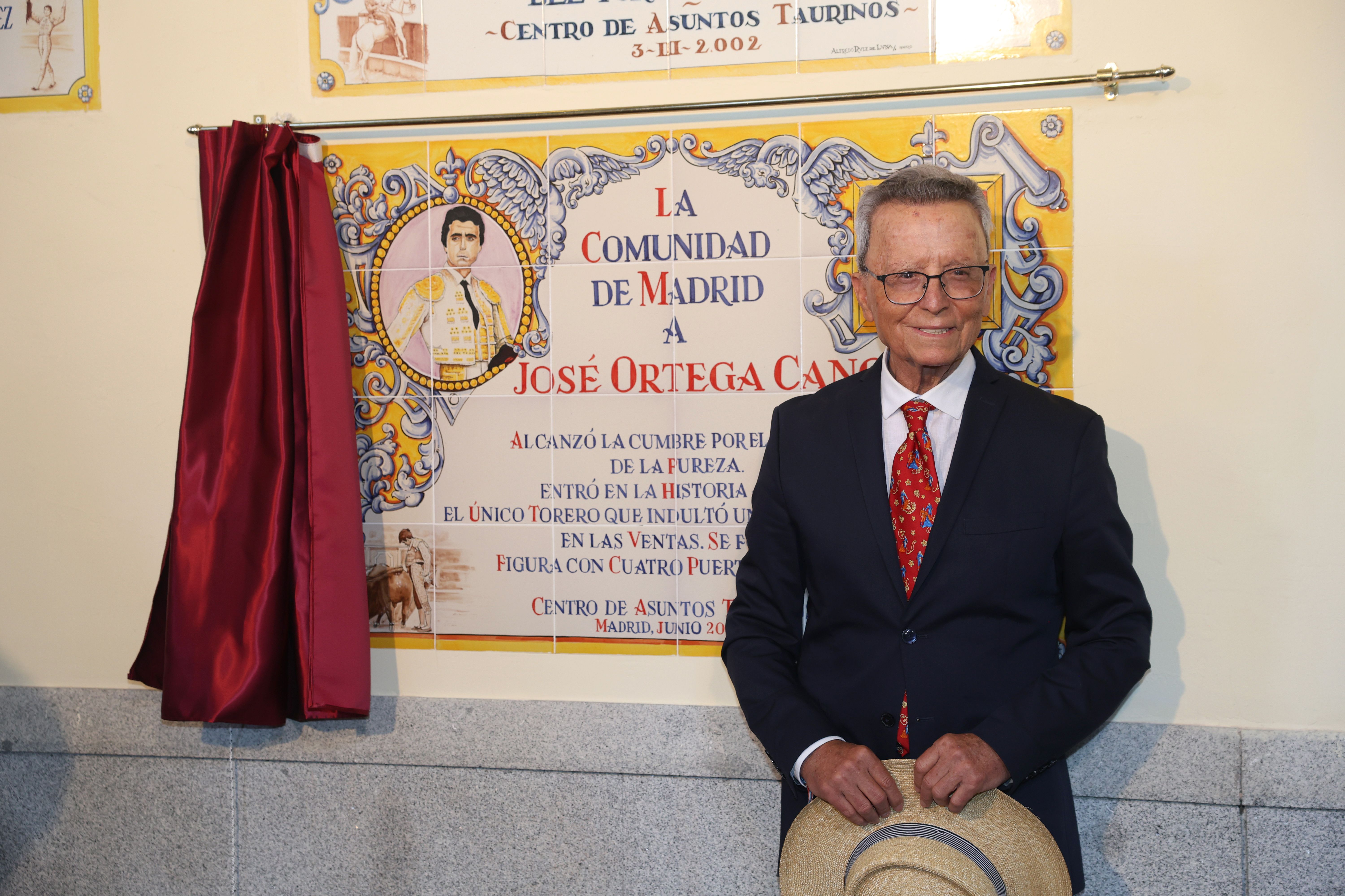 Ortega Cano, descubre su azulejo en Las Ventas