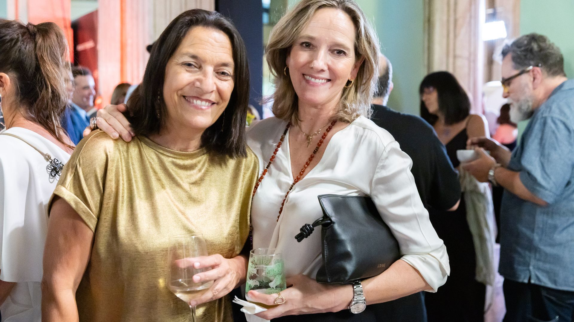Ana Bueno, directora de contenido digital de Mediaset, y Ana Fernández, directora comercial área de Publiespaña,  en los Premios Planes Gourmet