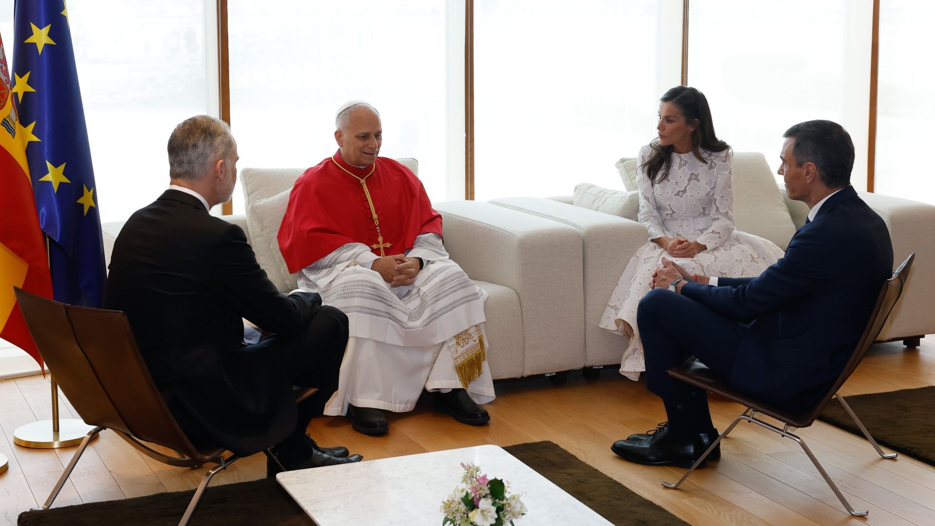 El papa León XIV, el rey Felipe, la reina Letizia y Pedro Sánchez, este 6 de junio