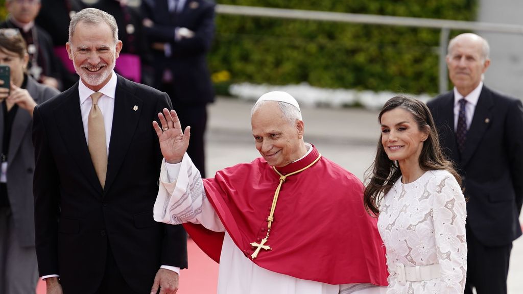 Así han recibido los reyes Felipe y Letizia al papa León XIV en su visita a España