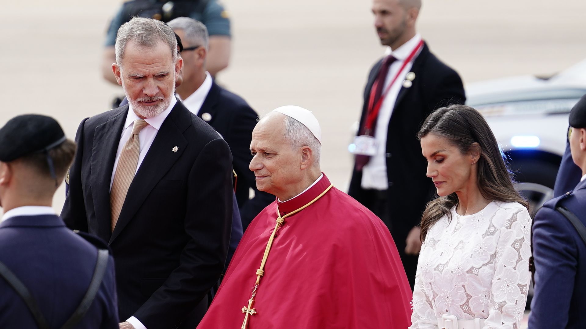 El papa y los reyes Felipe y Letizia en el aeropuerto
