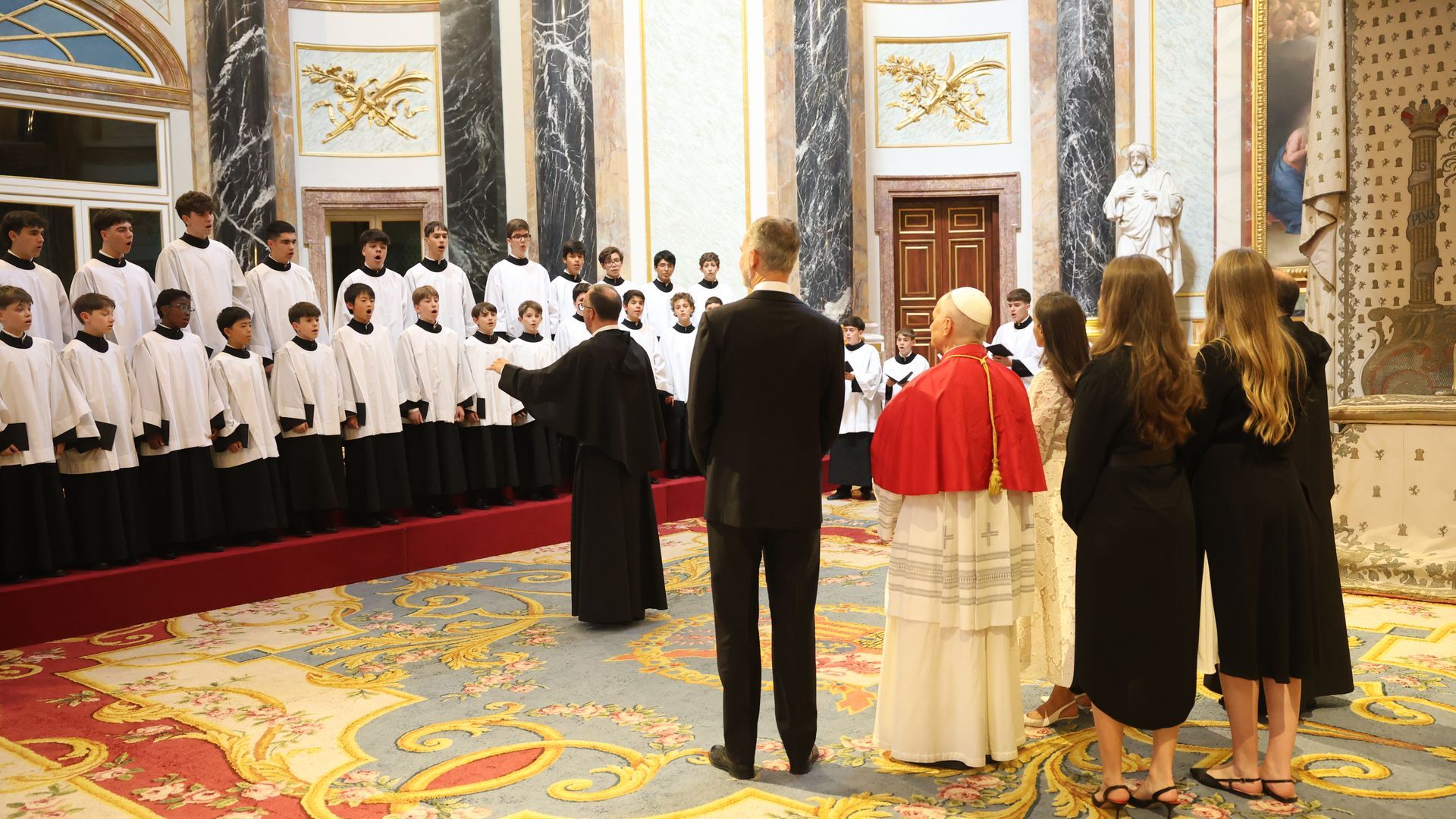 La Escolanía del Escorial interpretando el Ave María