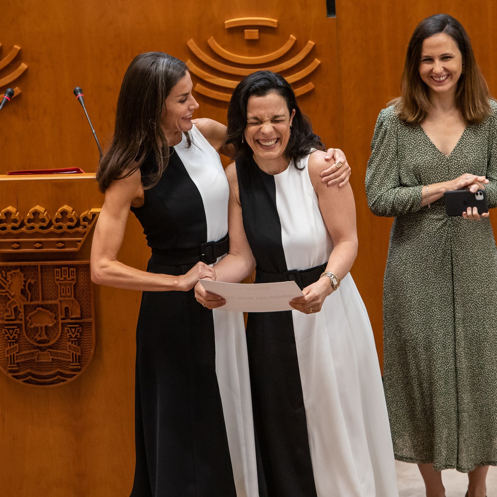 La reina Letizia con el mismo vestido que una premiada en 2022