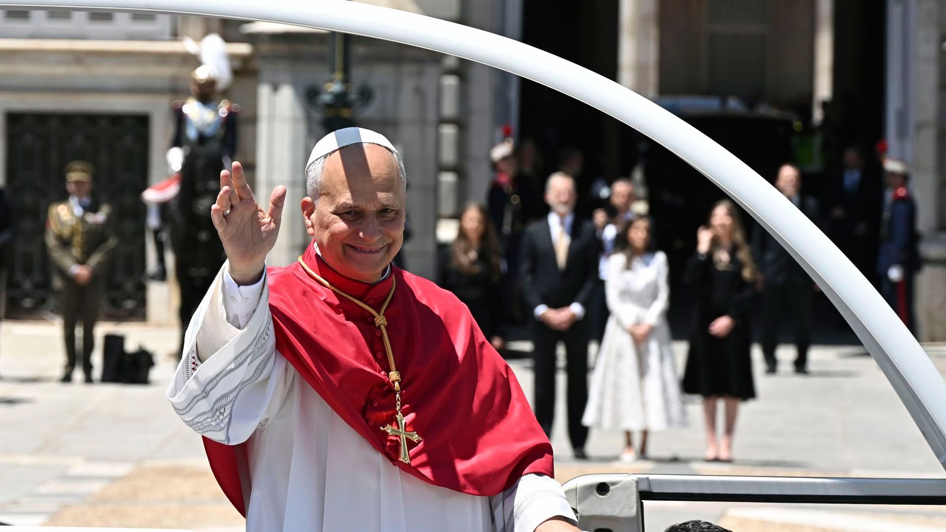 Normalidad en las primeras horas de la visita del papa León XIV a España