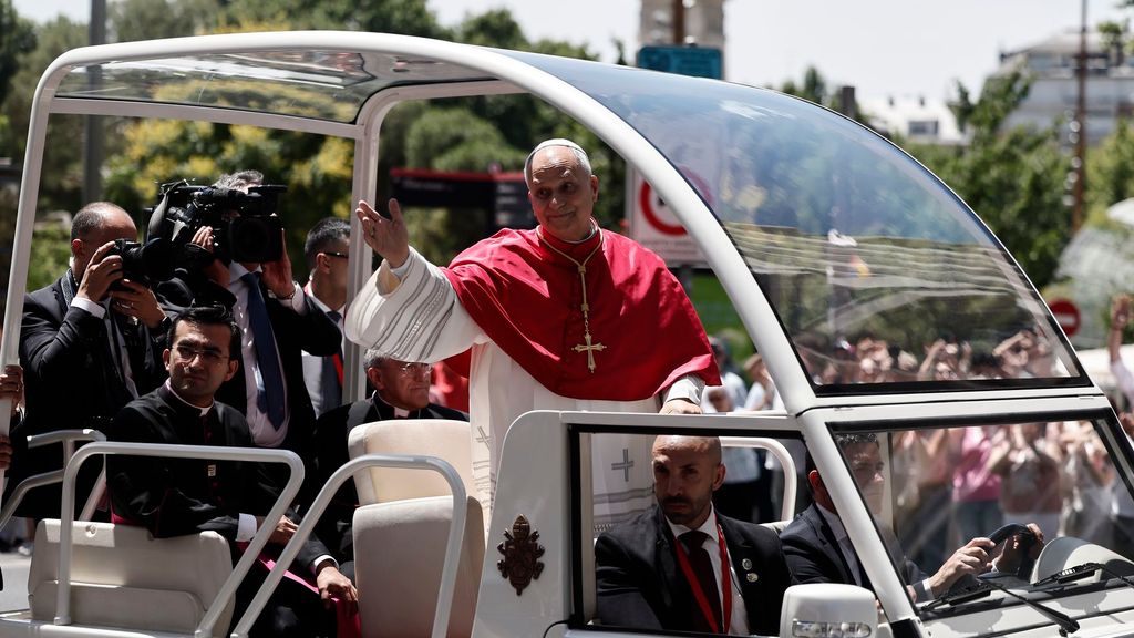 El papa León XVI recorre las calles de Madrid en el papamóvil Informativos Telecinco 2026 Es noticia 596