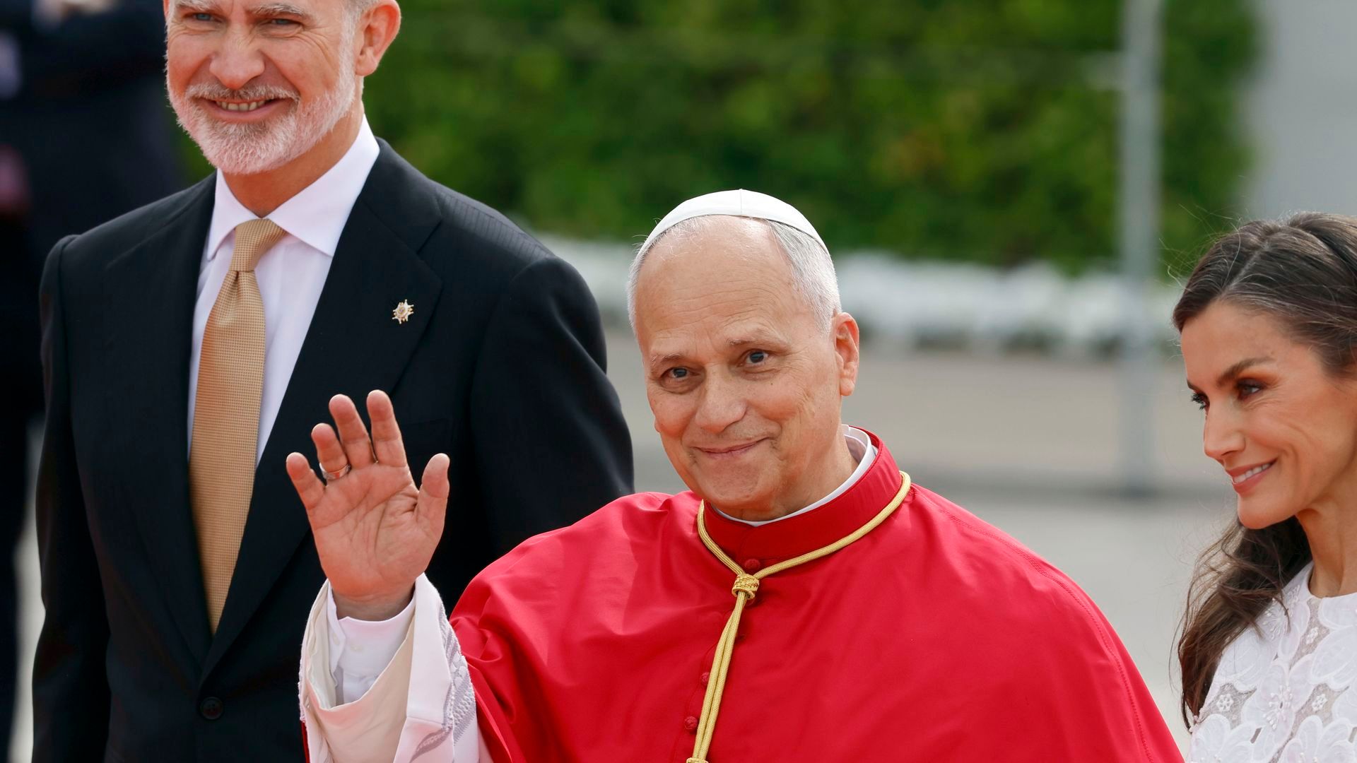 El papa y los reyes Felipe y Letizia en el aeropuerto