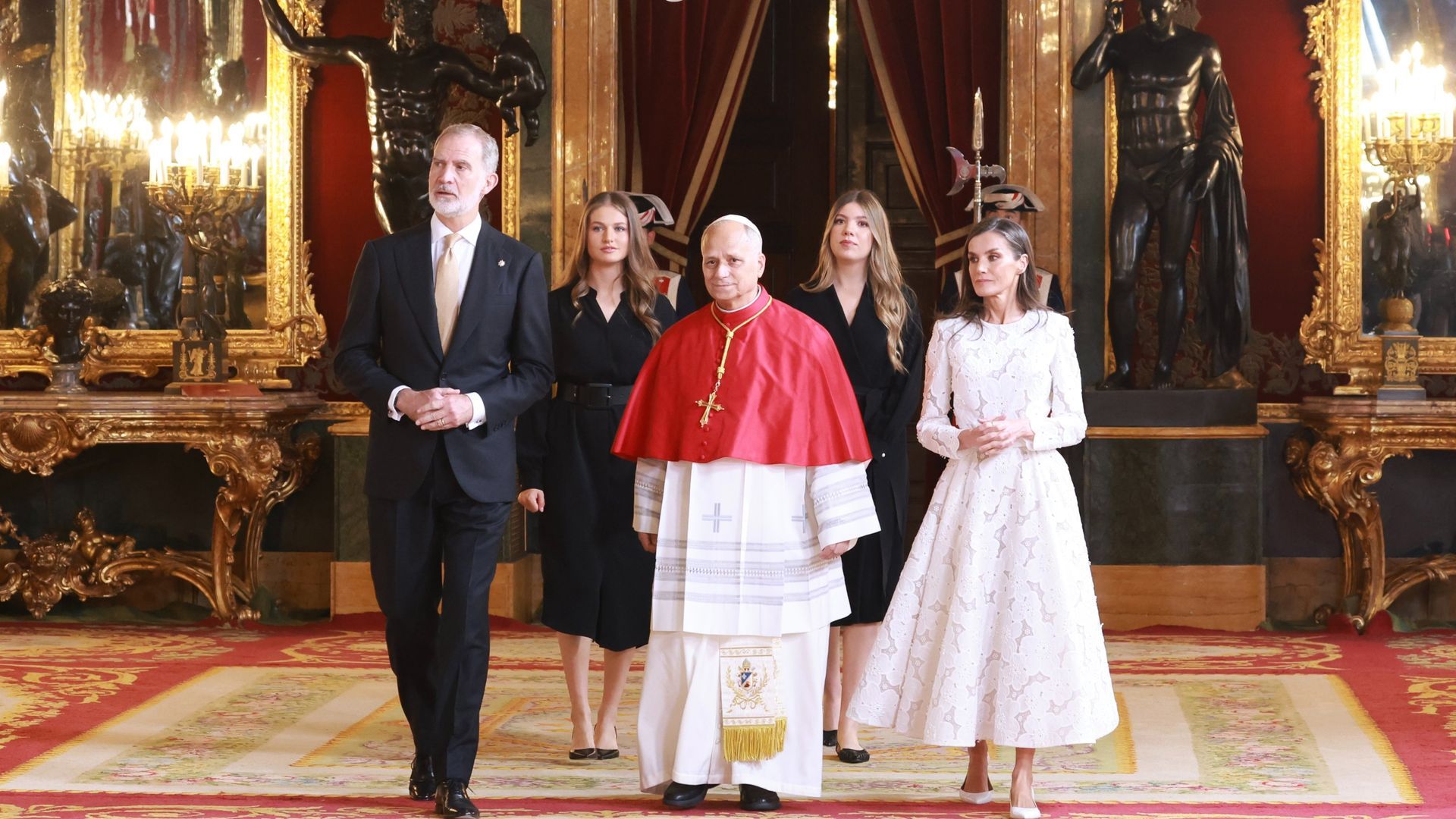 Los reyes en el Palacio Real junto al papa