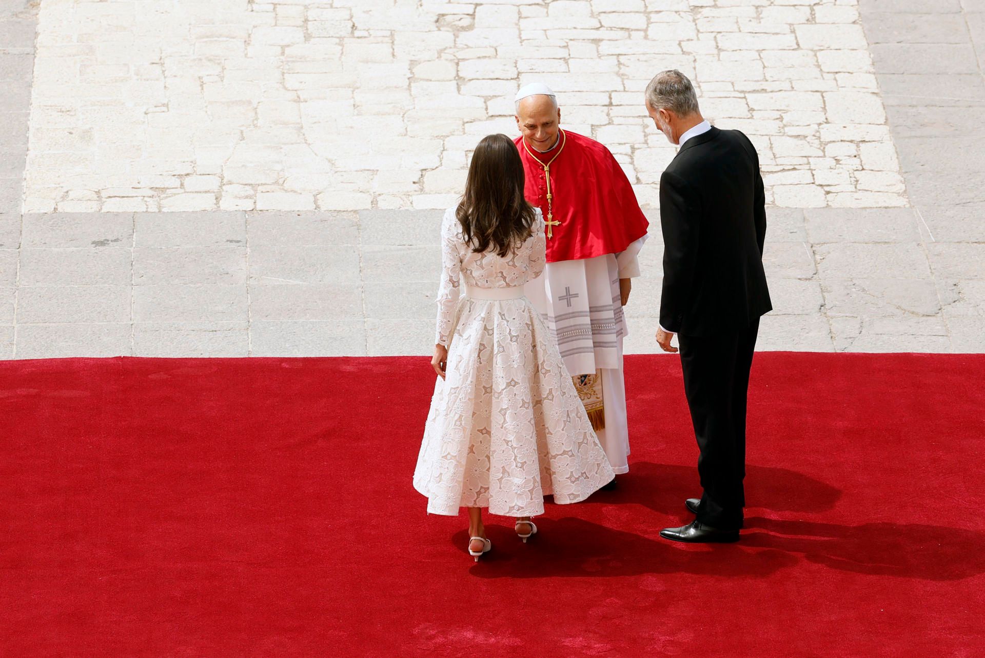 Los reyes mantienen una conversación relaja con León XIV