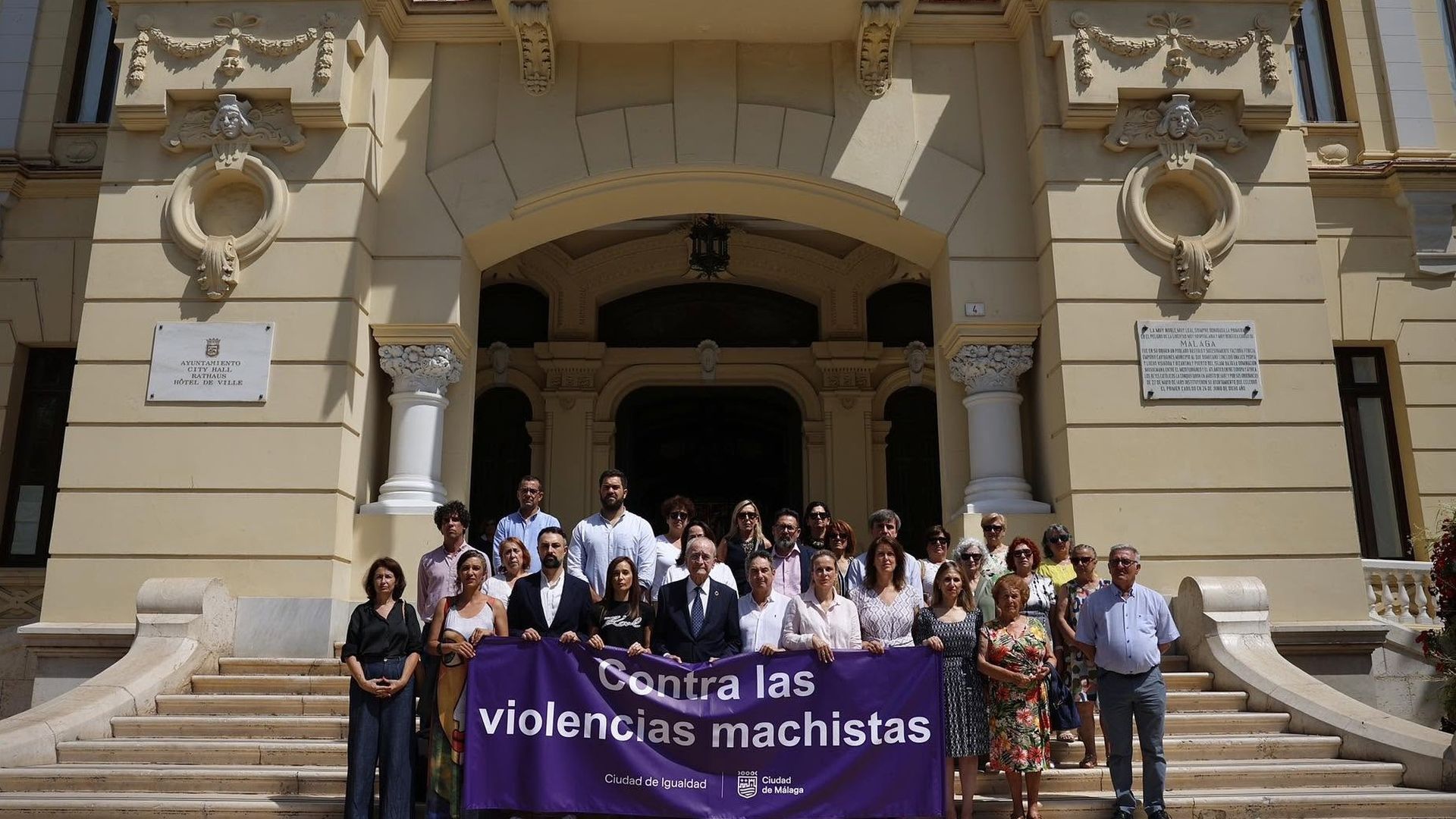 Minuto de silencio en memoria de Vicky, asesinada en Málaga